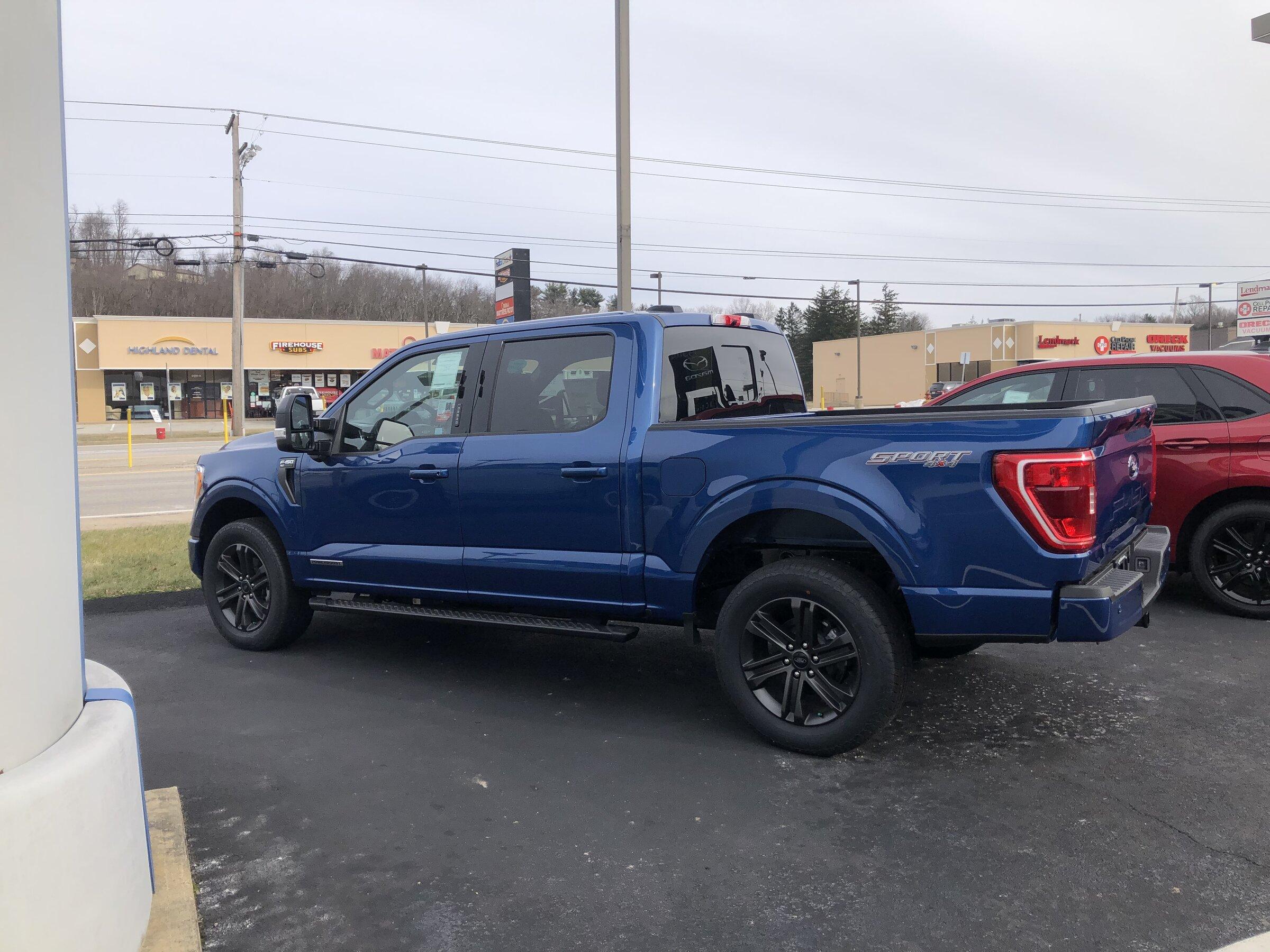 Ford F-150 ATLAS BLUE F-150 (2022+) Club 01E54F04-2DBE-4C17-9C95-95B9873E16E9
