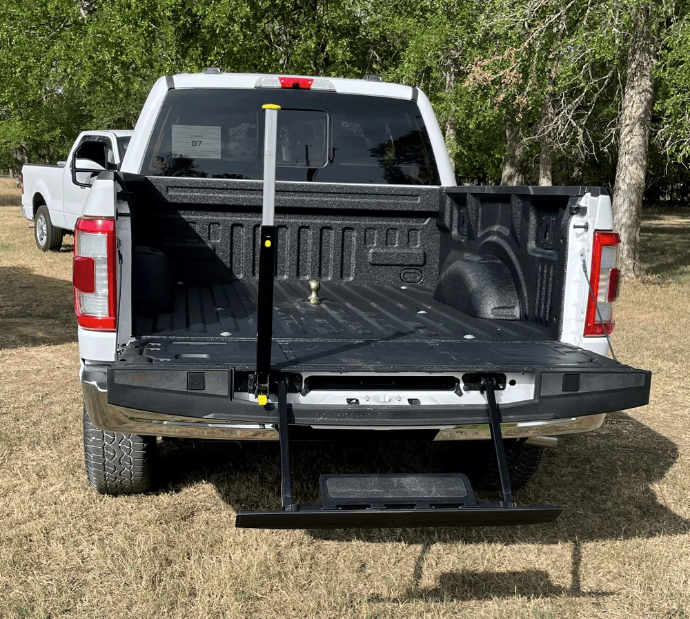 Ford F-150 Spray-In Liner with tailgate work surface 04 R