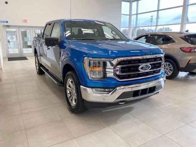 Ford F-150 VELOCITY BLUE F-150 (2021+) Club 0DCE4E25-62E2-4671-987E-91EDE289533F