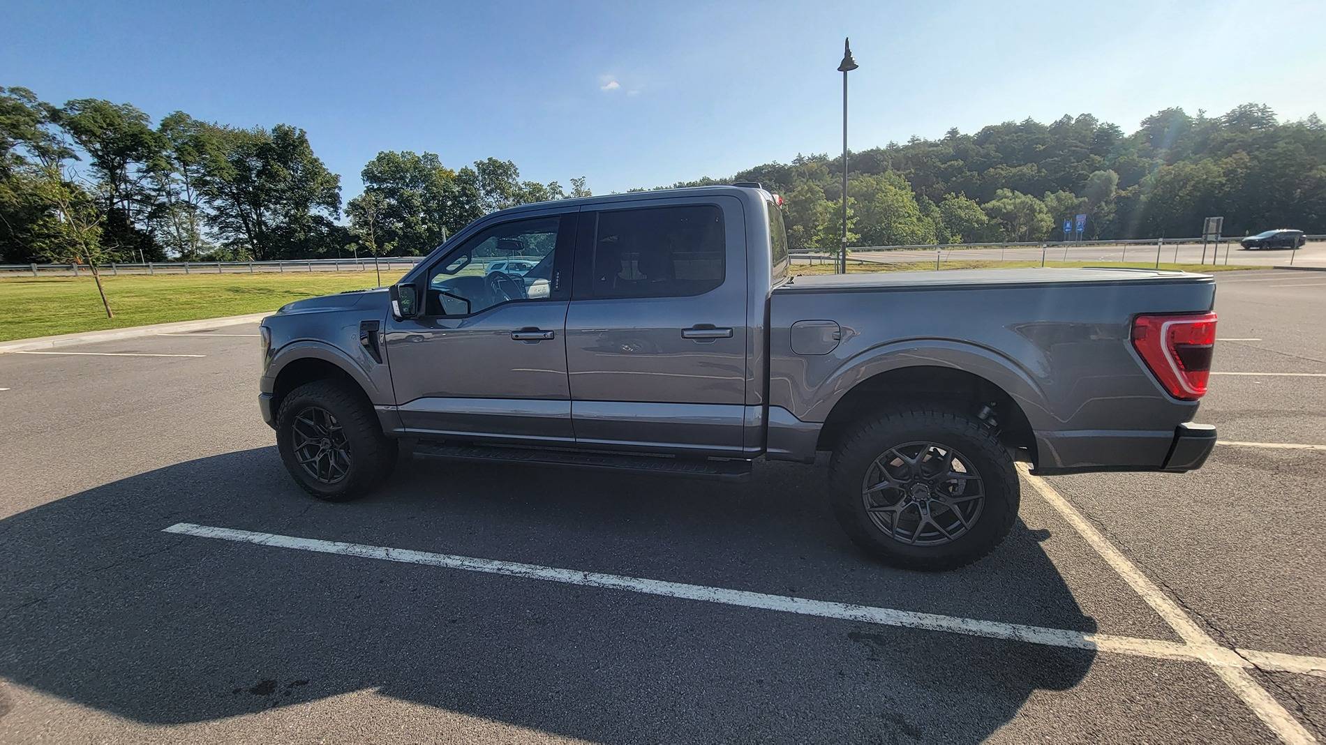 Ford F-150 1.5 or 2” level stock size tires 1000007726
