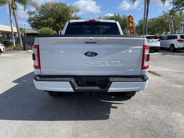 Ford F-150 SPACE WHITE F-150 (2021+) Club 1018214B-96C6-41F9-AE7A-0A77DA1C73D4