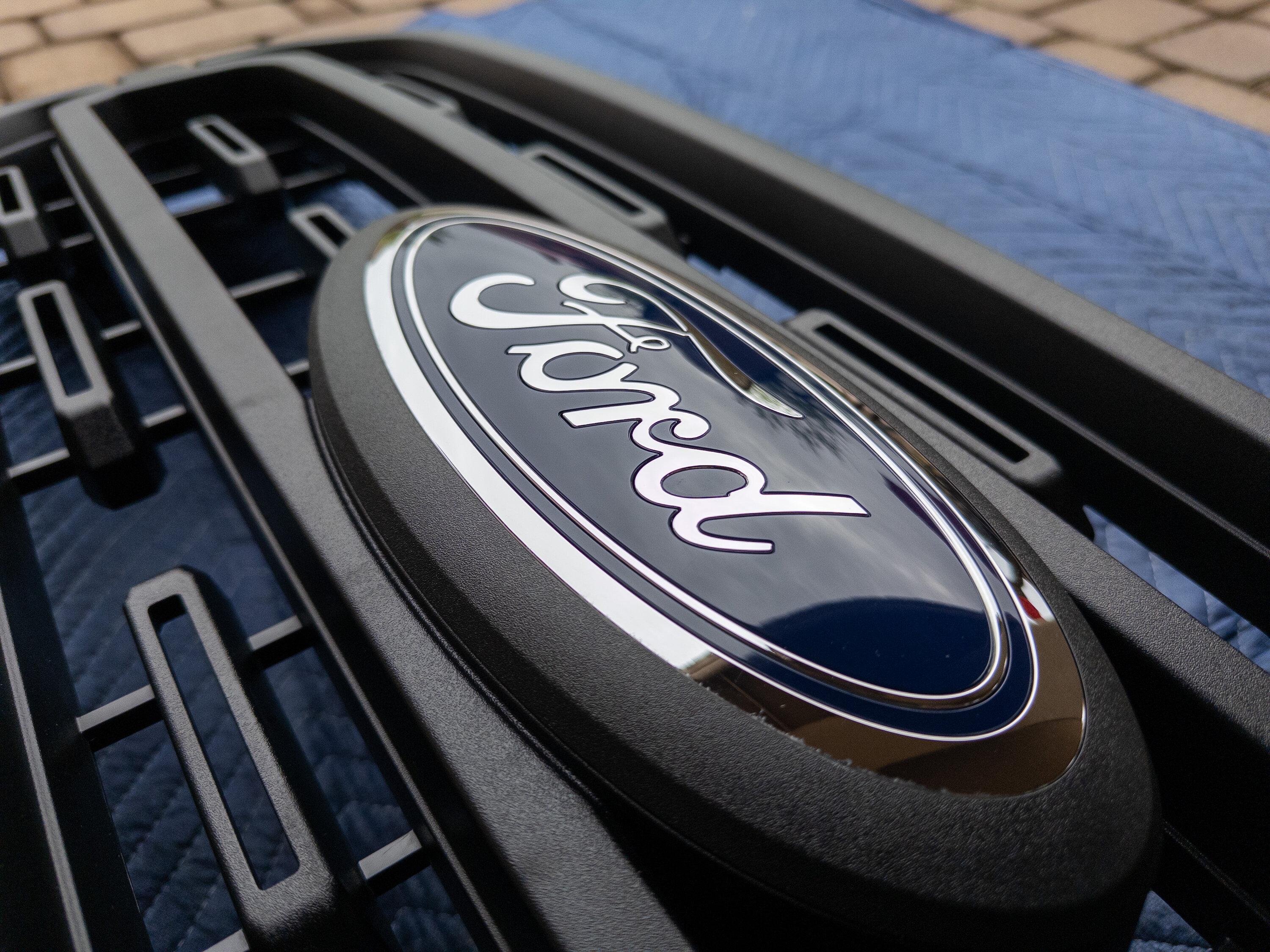 Ford F-150 XL Grille 12.JPG