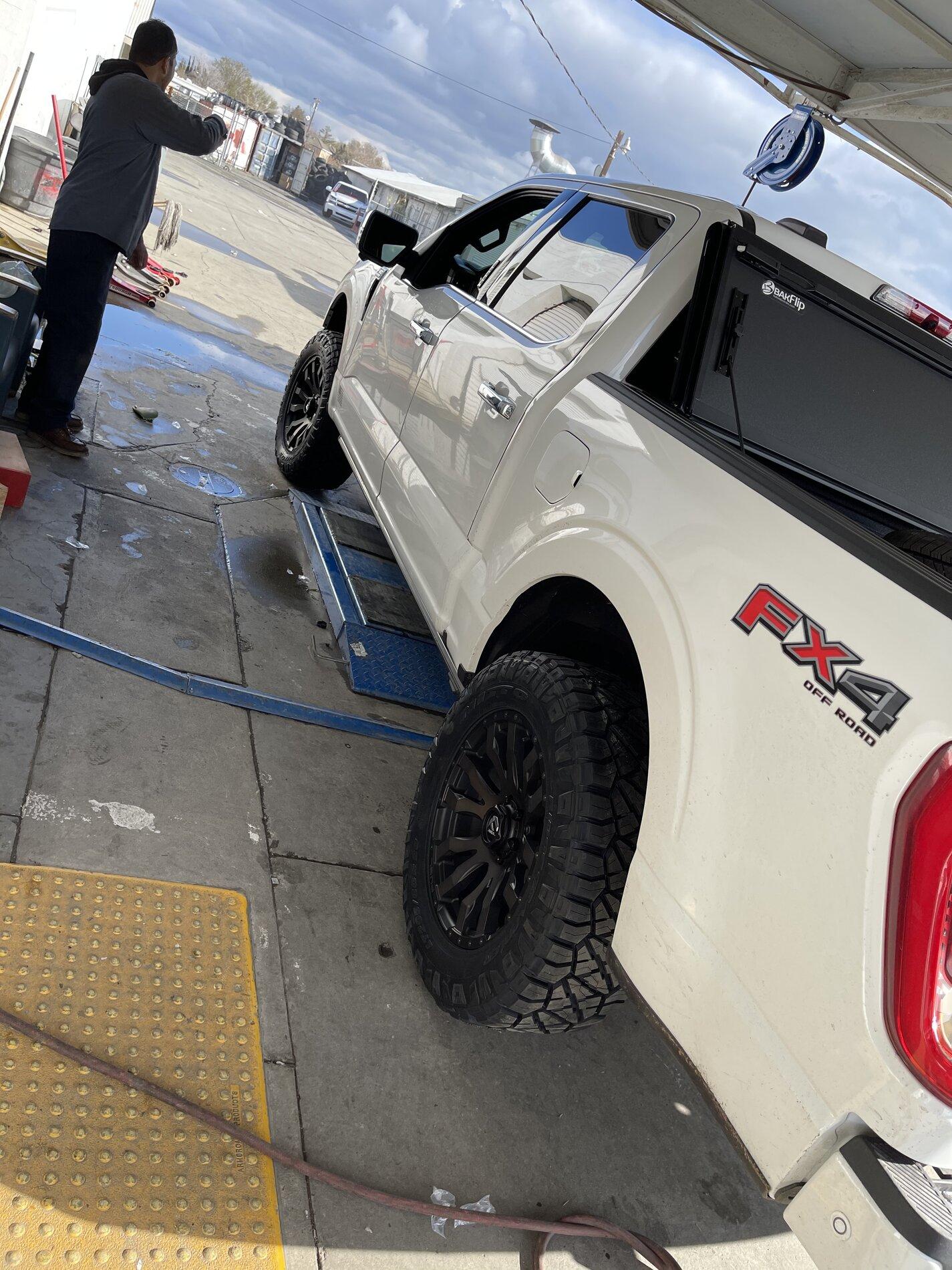 Ford F-150 STAR WHITE F-150 (2021+) Club 122D577F-BFF7-4E3D-AB28-A5D0BA8E2D6A