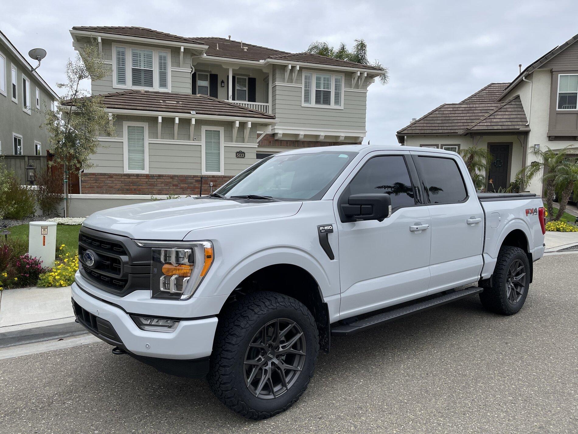 Ford F-150 SPACE WHITE F-150 (2021+) Club 160CA073-594D-435D-A2D3-B8305FF11DEB