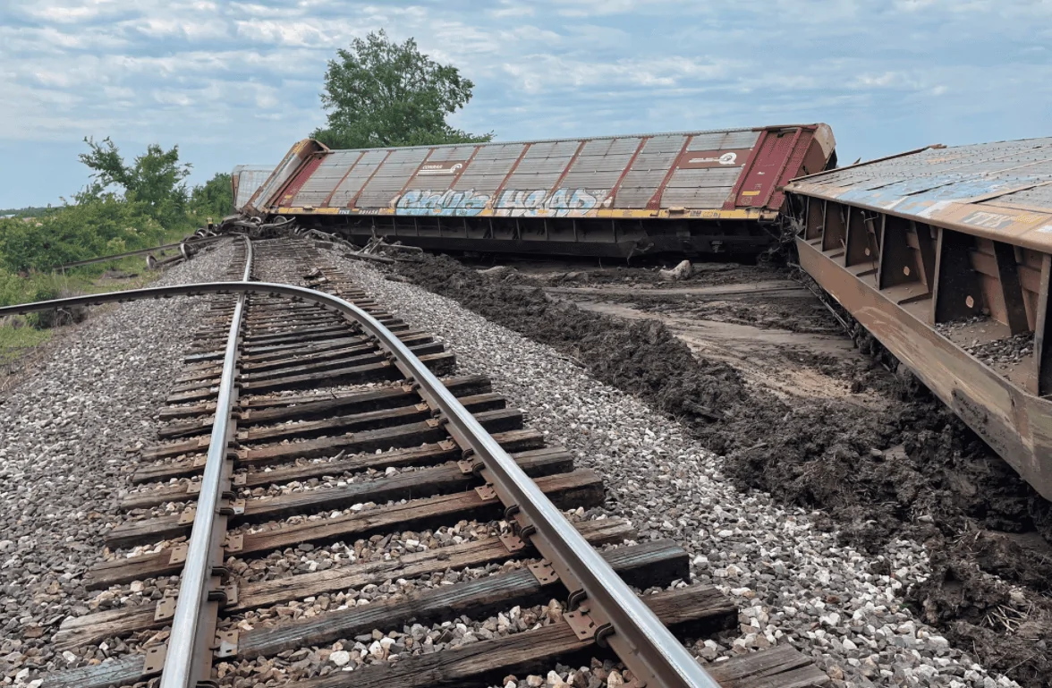 Ford F-150 Train Carrying New F-150s Derails! 1628000711605