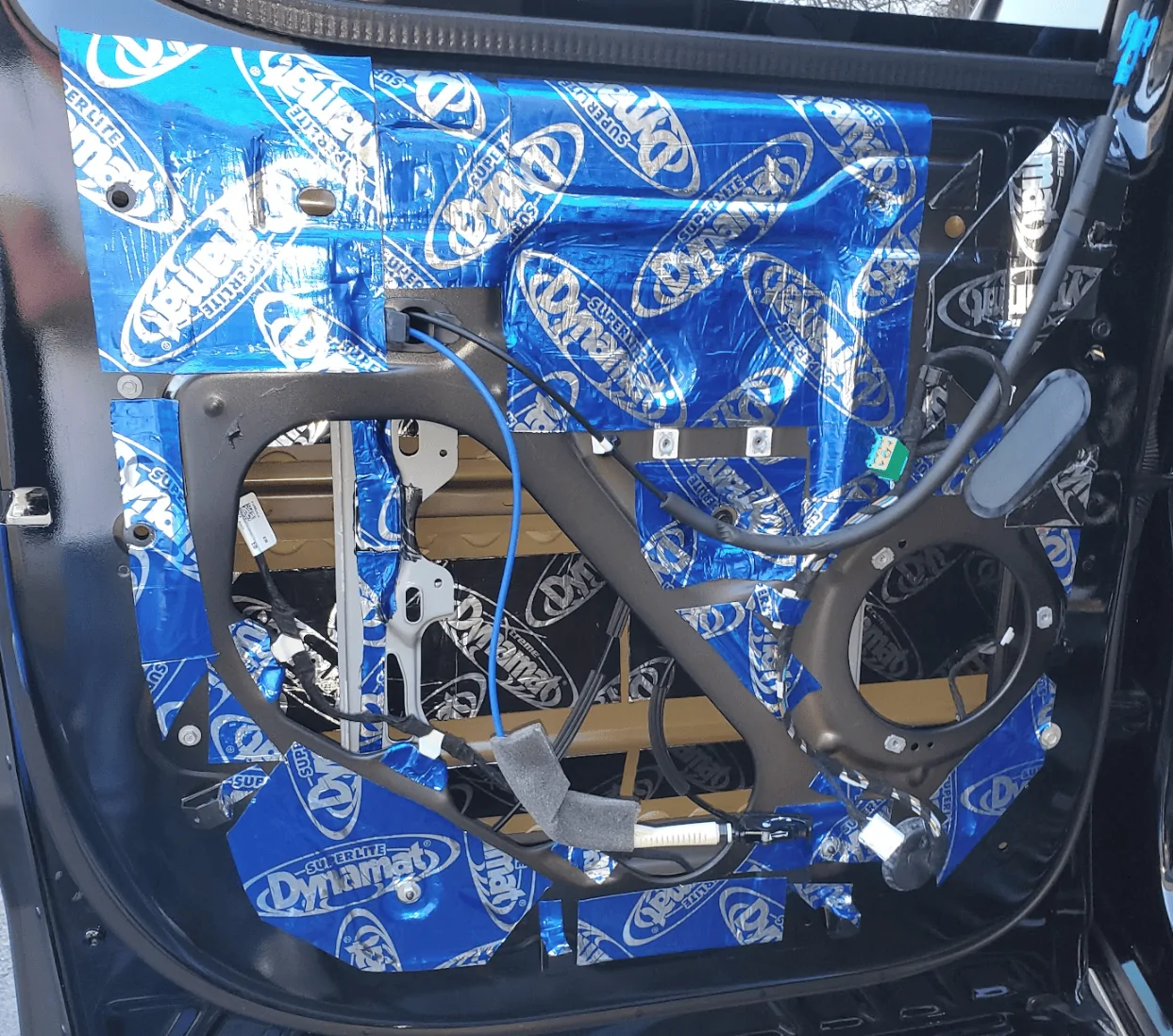 Ford F-150 XLT trucks with push button start cup holder/ambient lighting 1675904630125