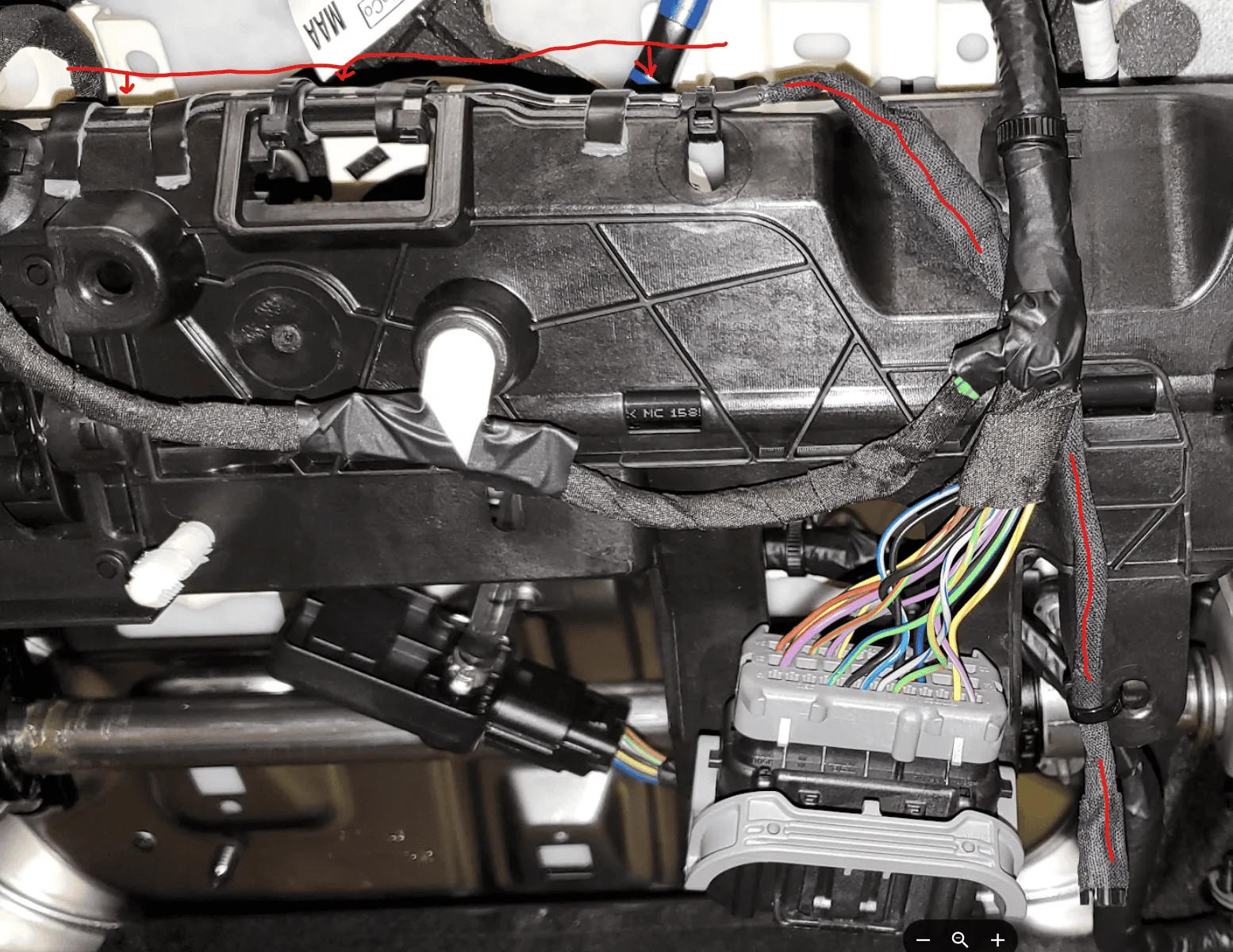 Ford F-150 XLT trucks with push button start cup holder/ambient lighting 1678561344624