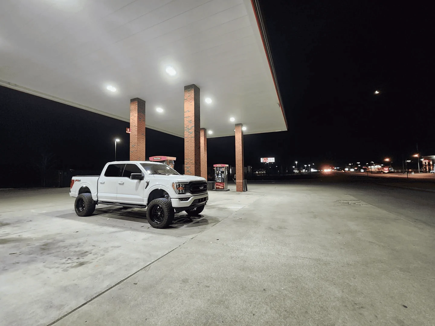 Ford F-150 Because everyone has it.... GAS STATION SHOTS!!! 1681317613647