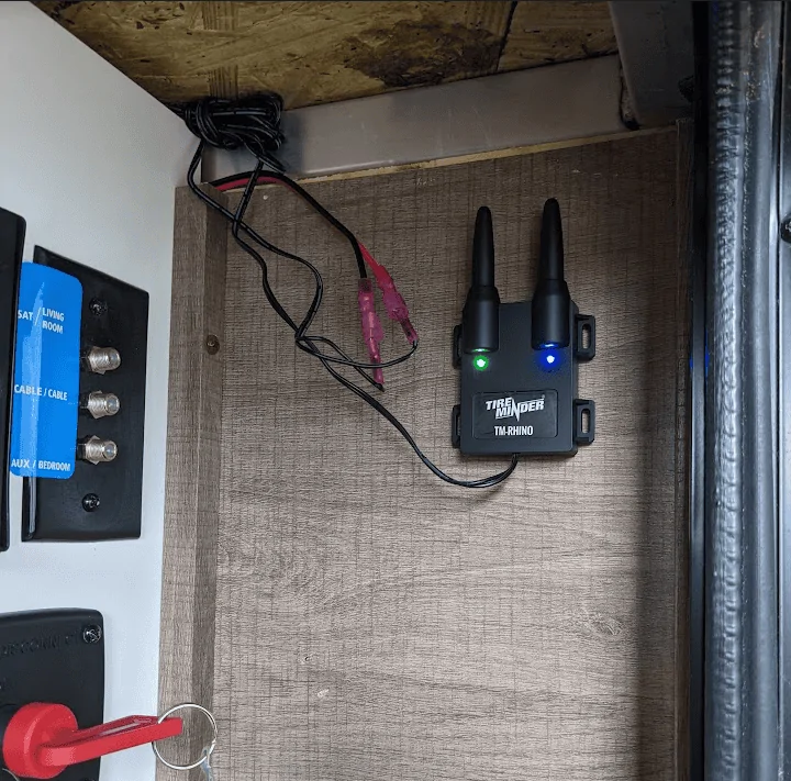 Ford F-150 Builtright Pro Dash Mount & Hardwired 12v and USB 1685266622917