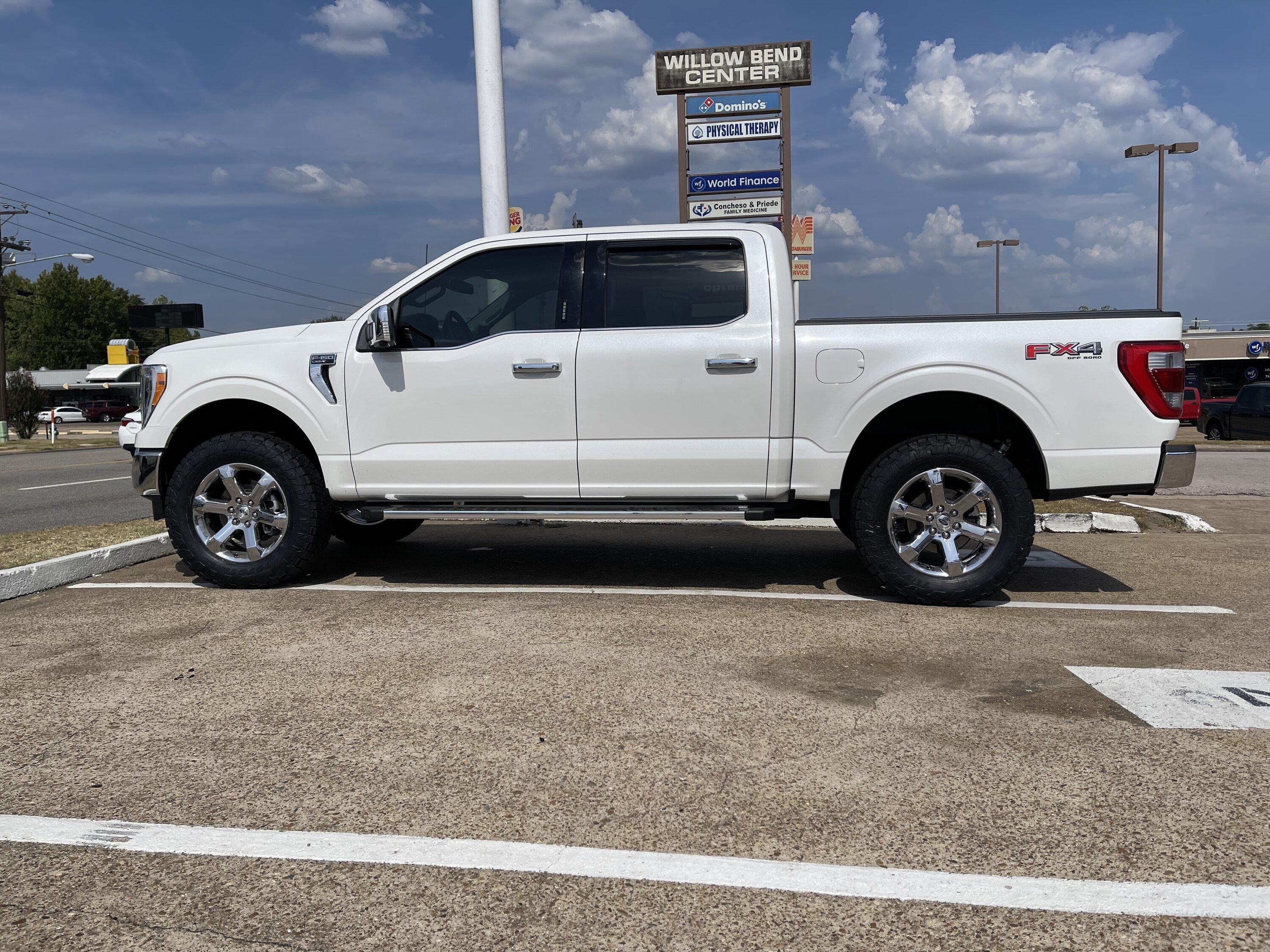 Ford F-150 22 Platinum leveled on 20s and 34s 1692979776753