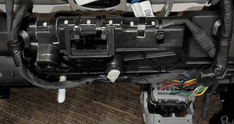 Ford F-150 XLT trucks with push button start cup holder/ambient lighting 1696889192922