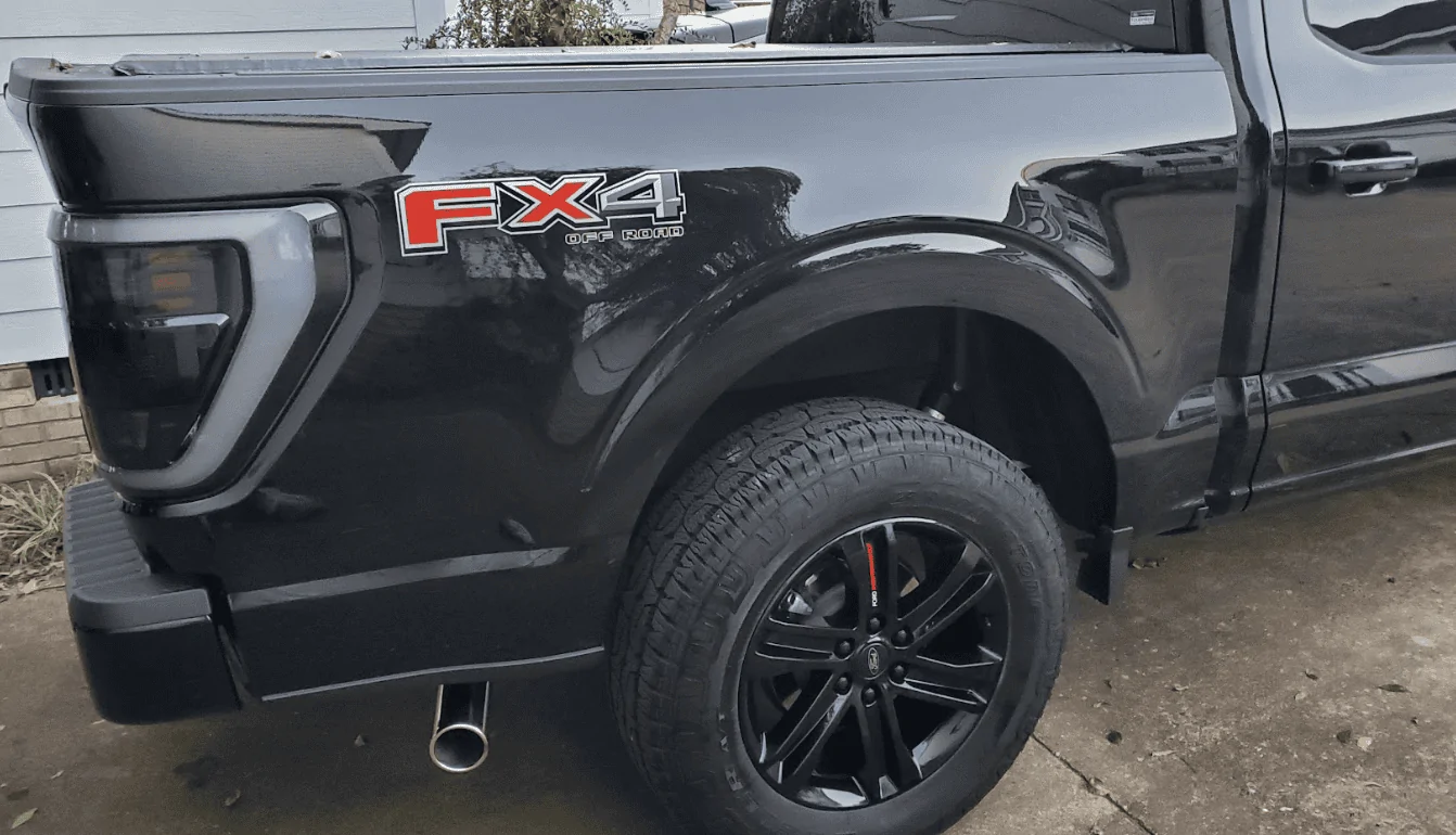 Ford F-150 Backlit Ford emblems 1698809955676