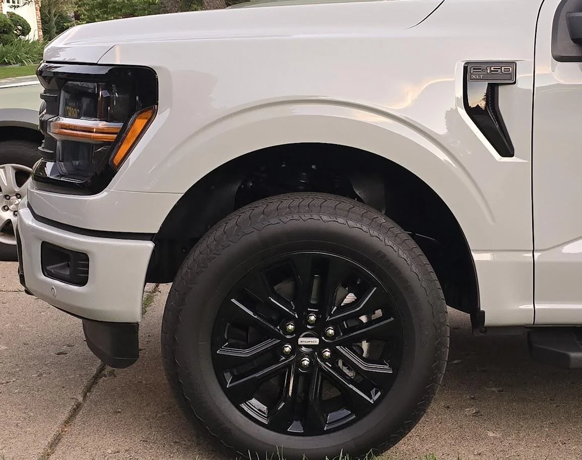 Ford F-150 Raptor center caps on BAP 20" wheels 1720405688358-j