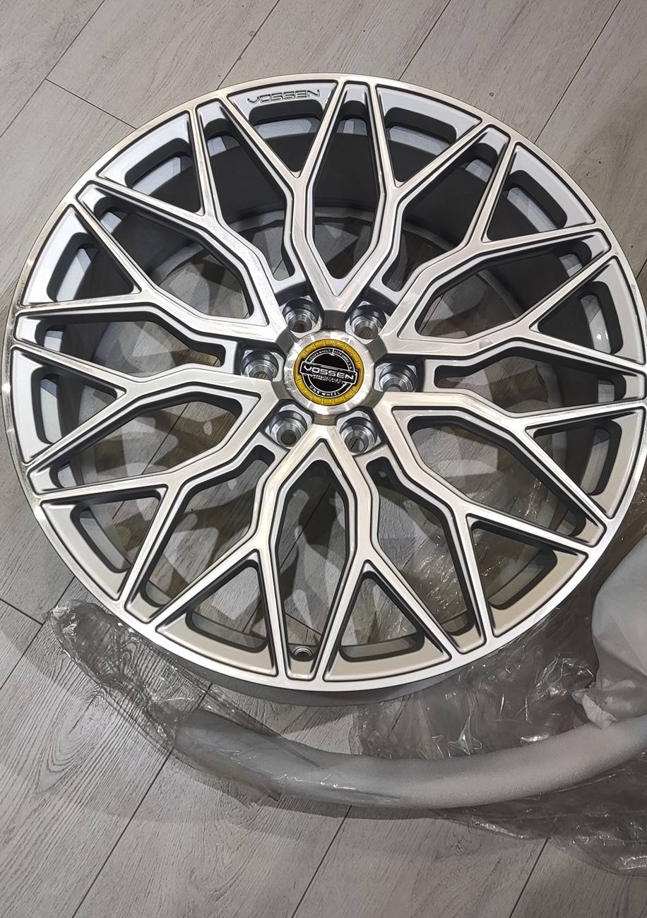 Ford F-150 My Limited got new shoes! 1740582726902