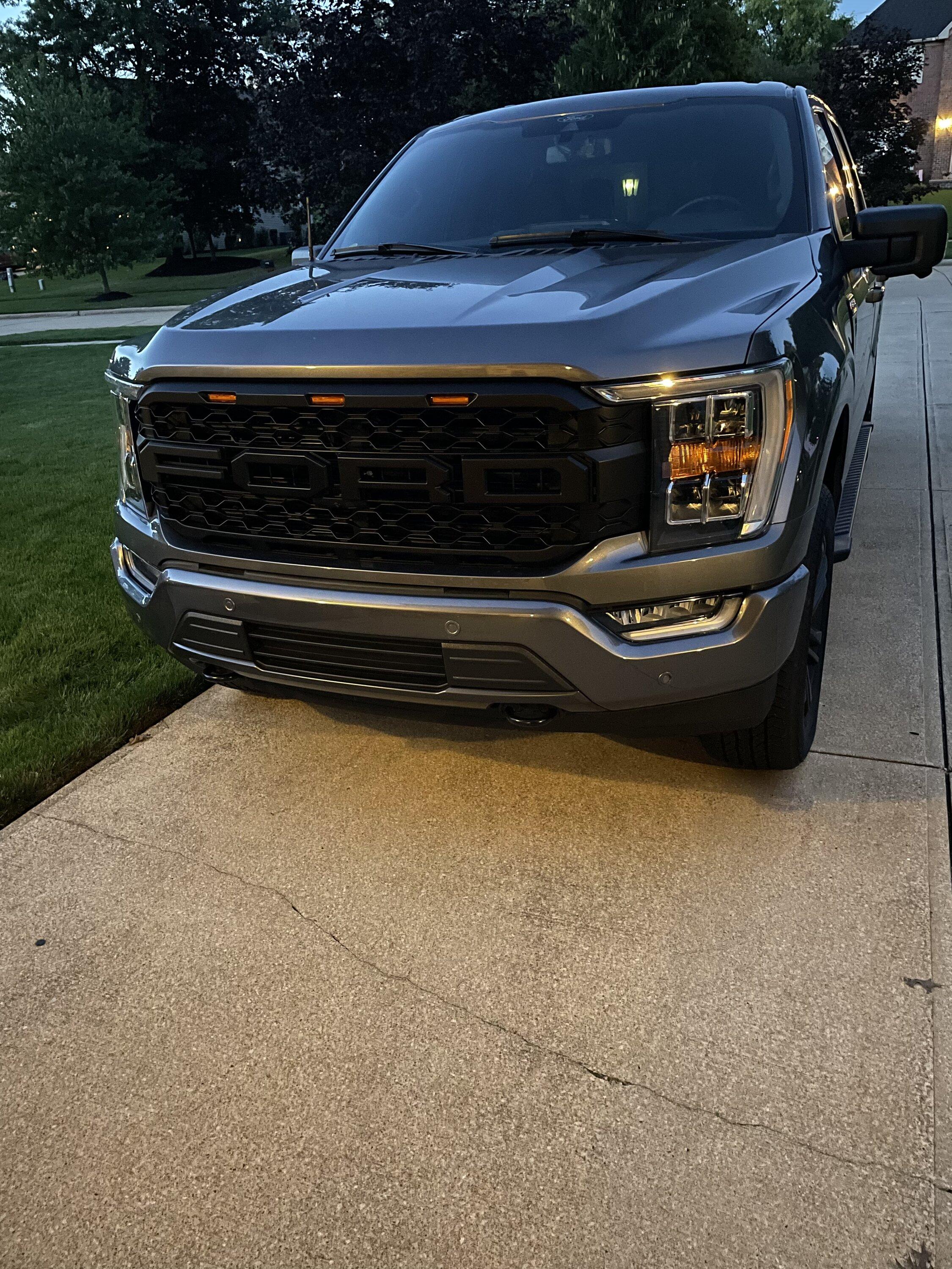 Ford F-150 Raptor Style Grille w/ Lights 18333651-4145-4C47-A9EC-7BE5CC0CE55A