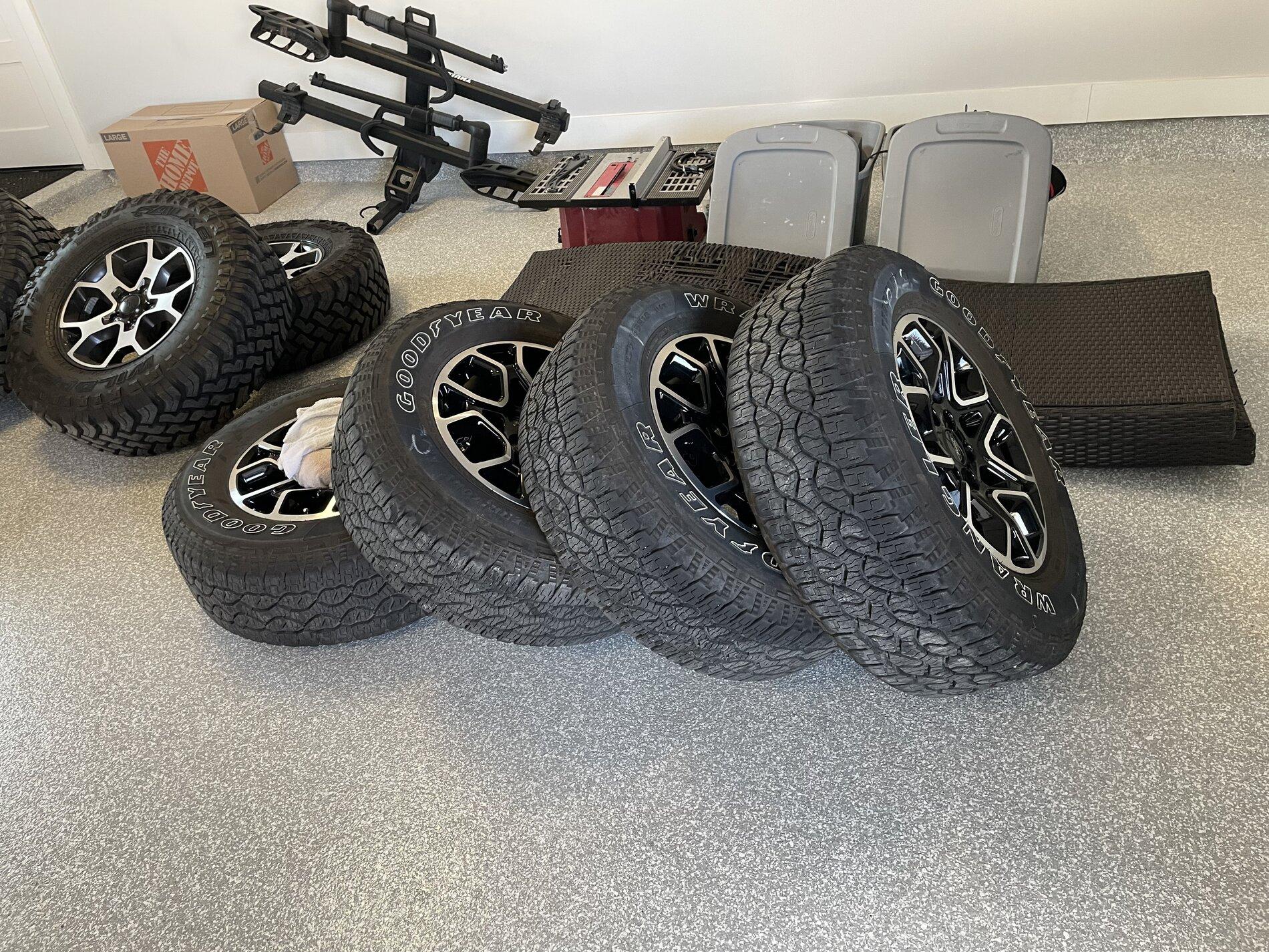 Ford F-150 21 xlt 18” wheels / tires $800 19307353-E91C-4C36-9CFC-58007605AFCB