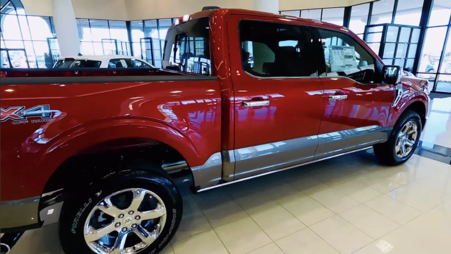 Ford F-150 RAPID RED F-150 (2021+) Club 1CA764BE-CA97-4F1E-B0C2-3776A13C0AA4