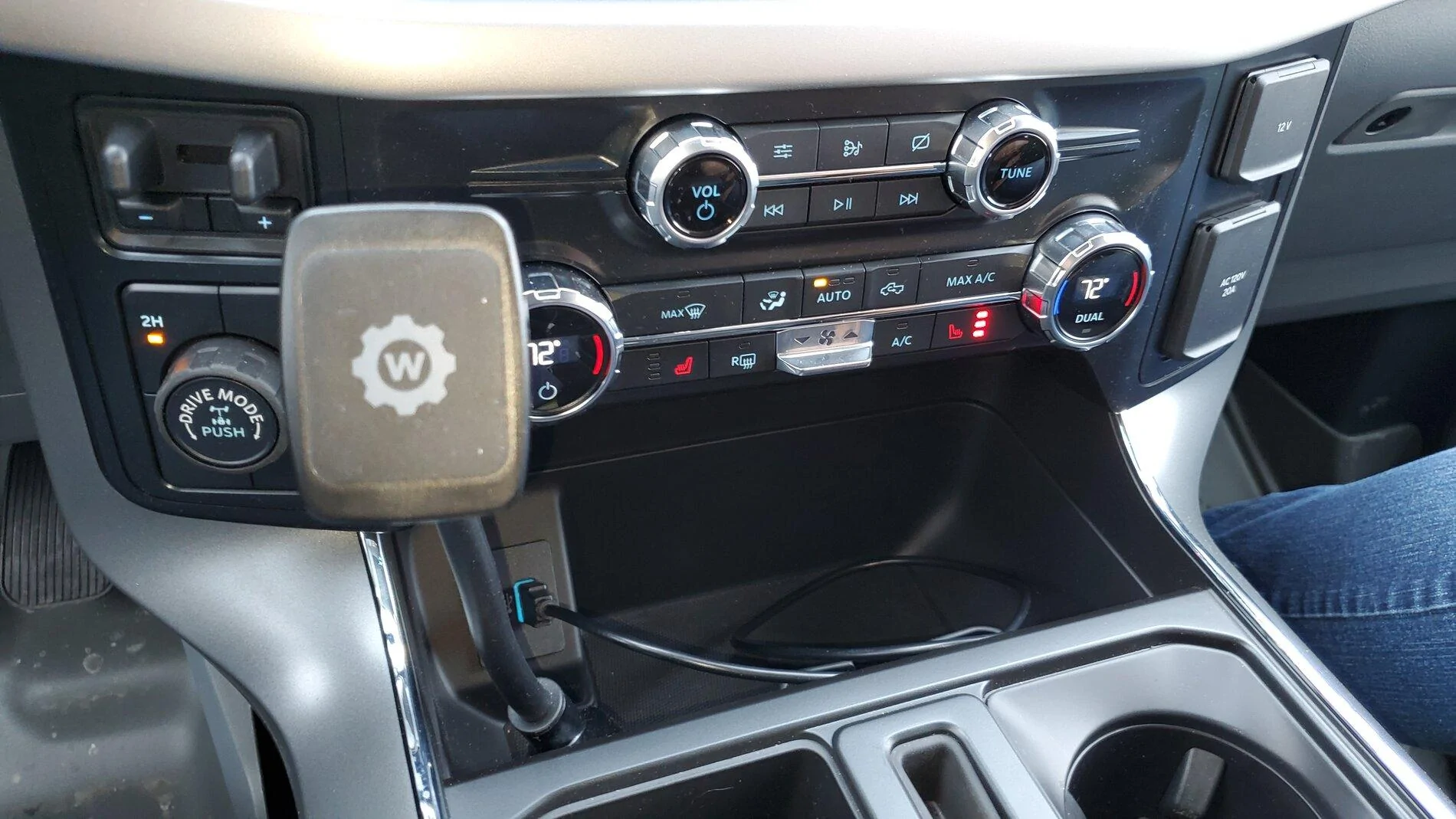 Ford F-150 Center console 2021-02-06 17.00.53