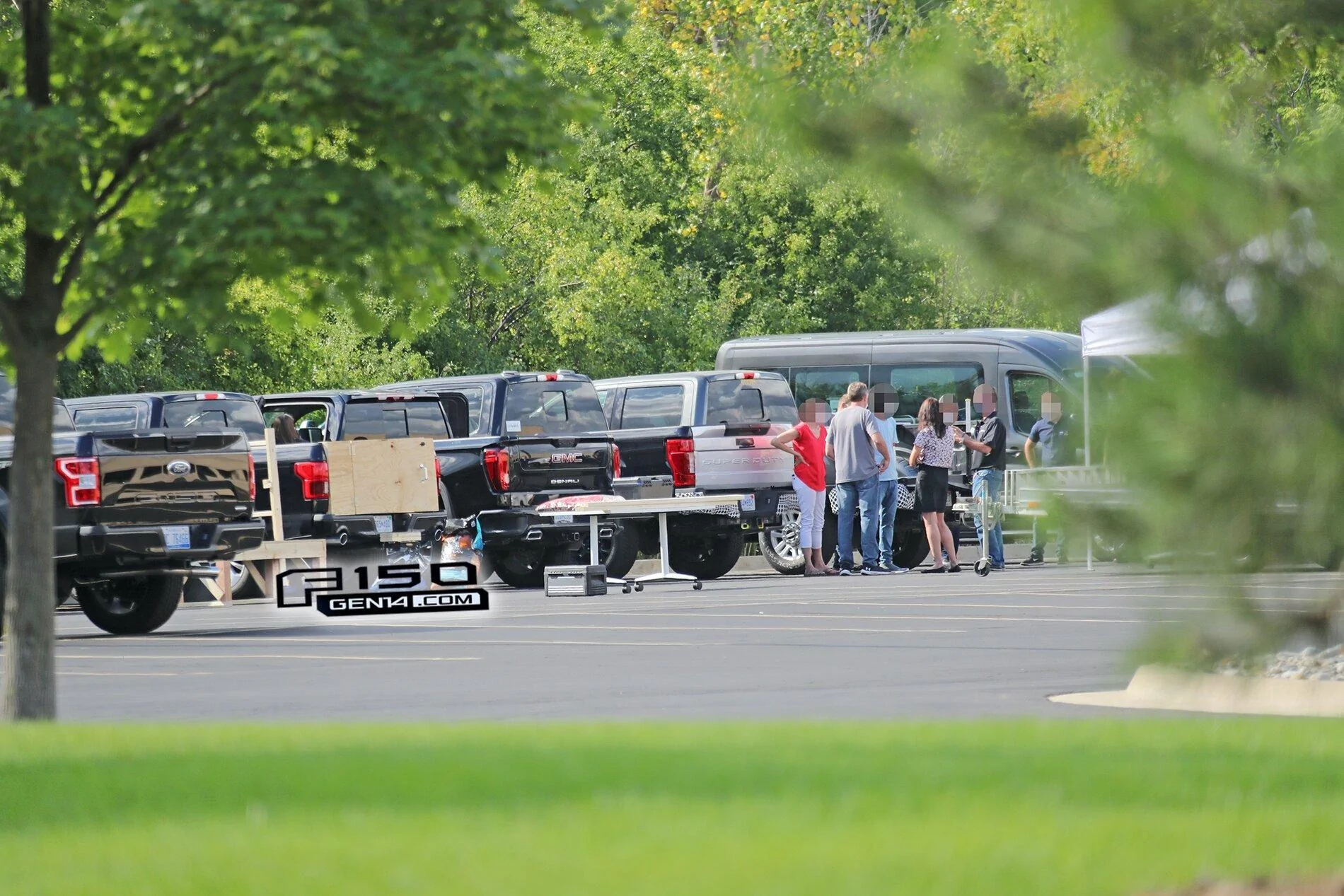 Ford F-150 2021 F-150 Barn Style Multi-Function Tailgate Caught Prototyping! 2021-F150-Barn-Tailgate-3