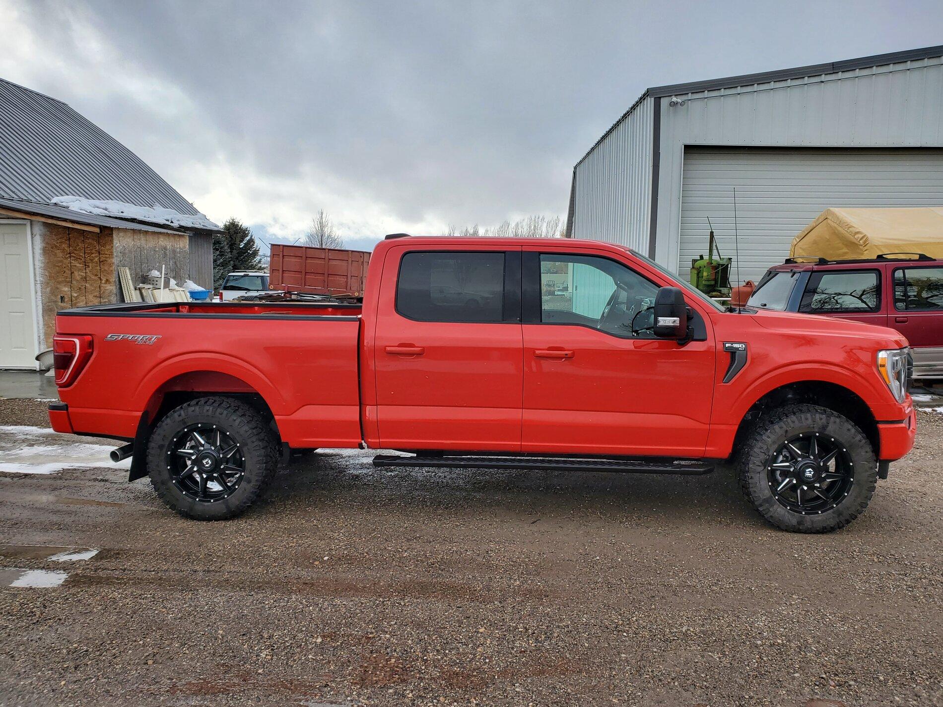 Ford F-150 2021 F150 XLT Race Red 305/55/20 tires with 2" leveling kit 20210226_160911