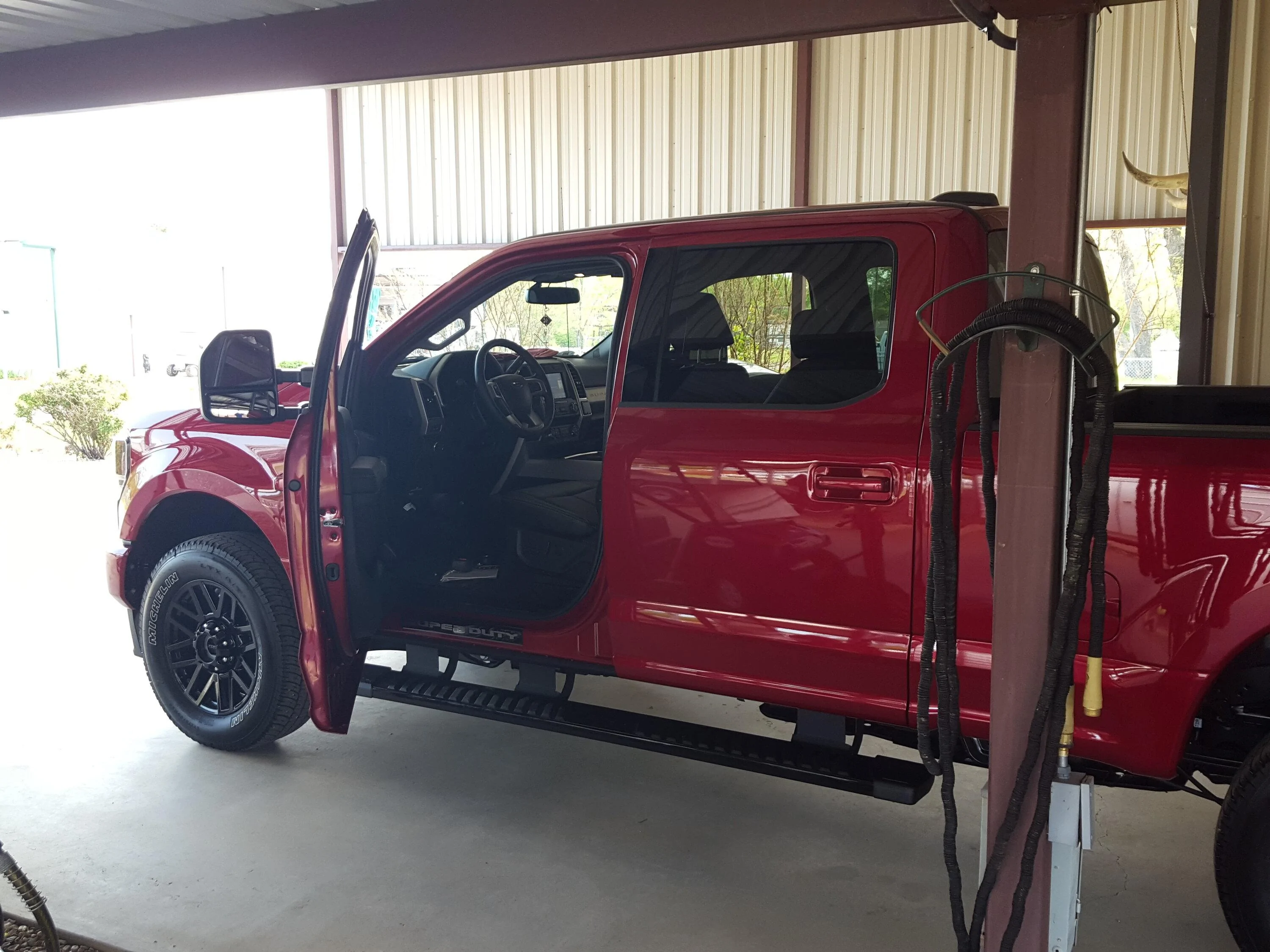 Ford F-150 2023 Lariat Sport Interior Two-Tone Panels 20210404_122730