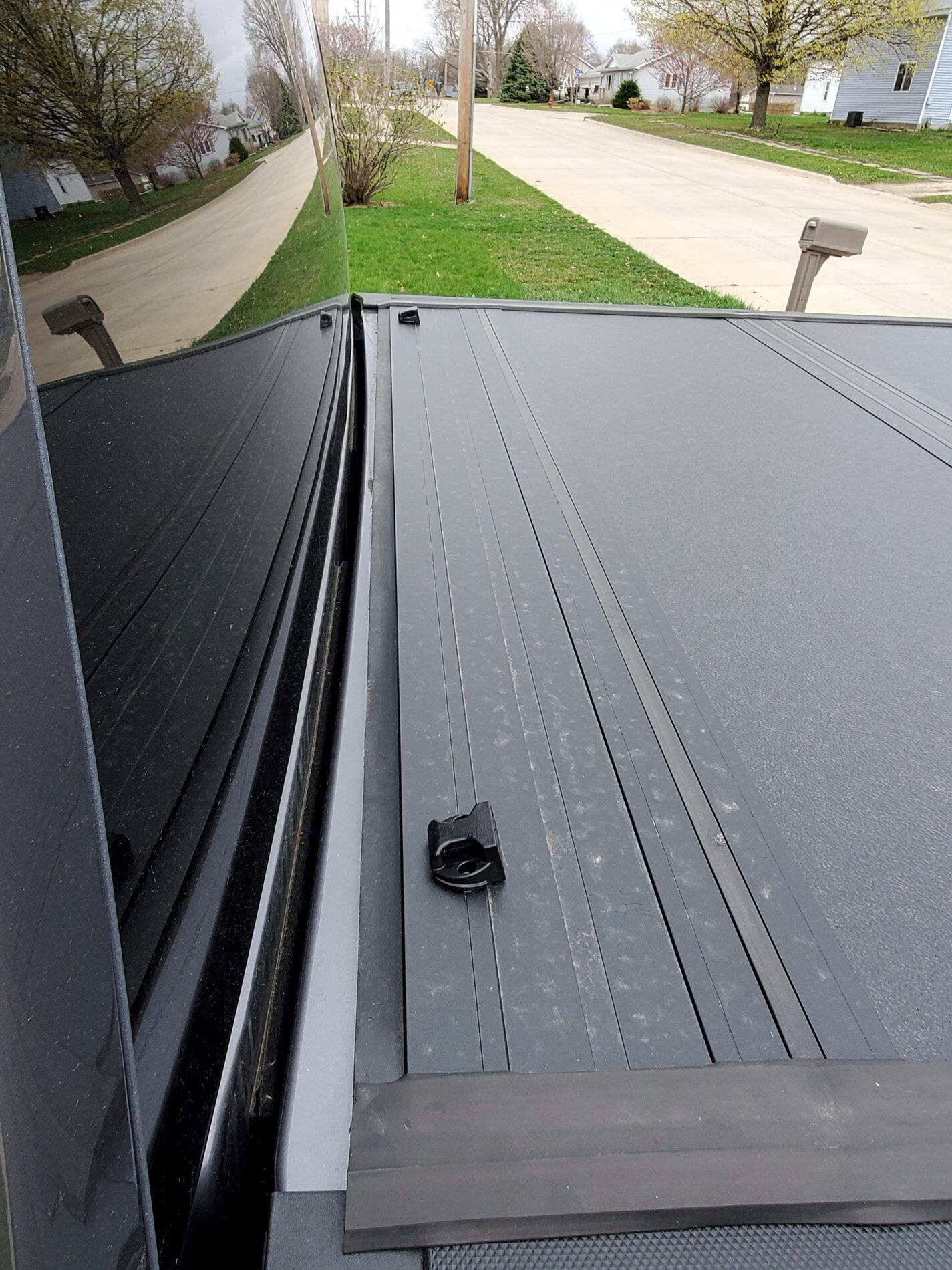 Ford F-150 Undercover Armor Flex poor fitment? 20210411_134205