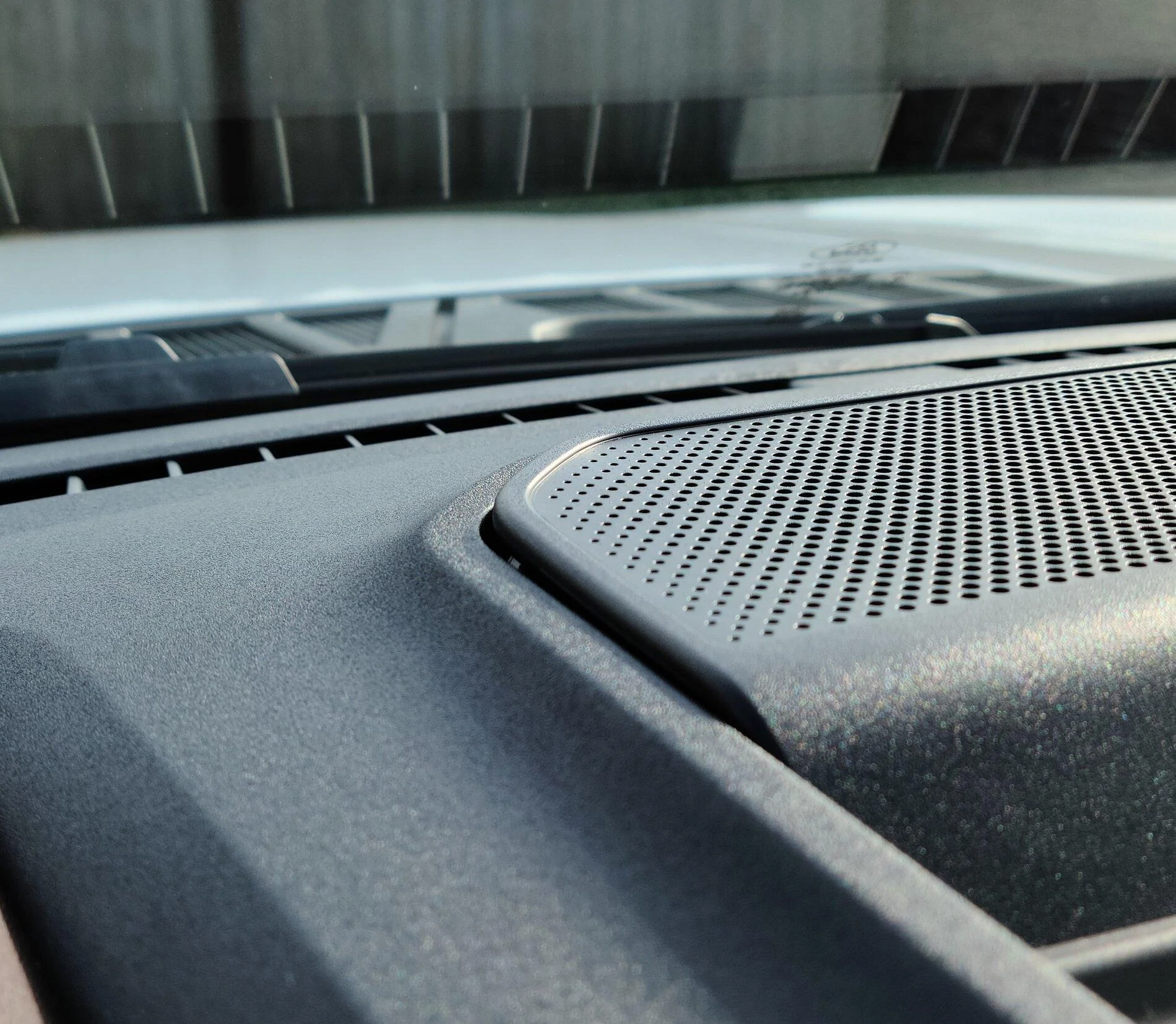 Ford F-150 Center speaker cover misaligned? 20210412_171656