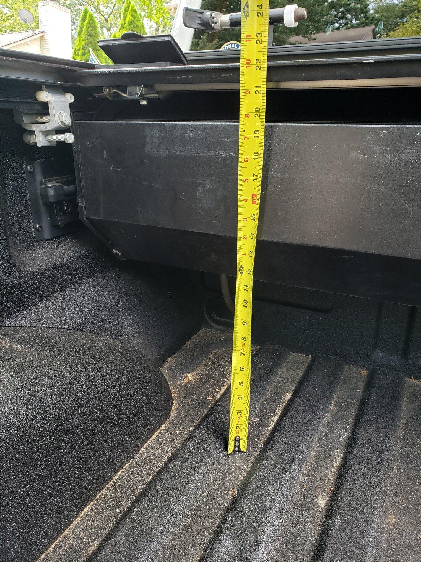 Ford F-150 Retrax XR slot rails in action 20210825_144002