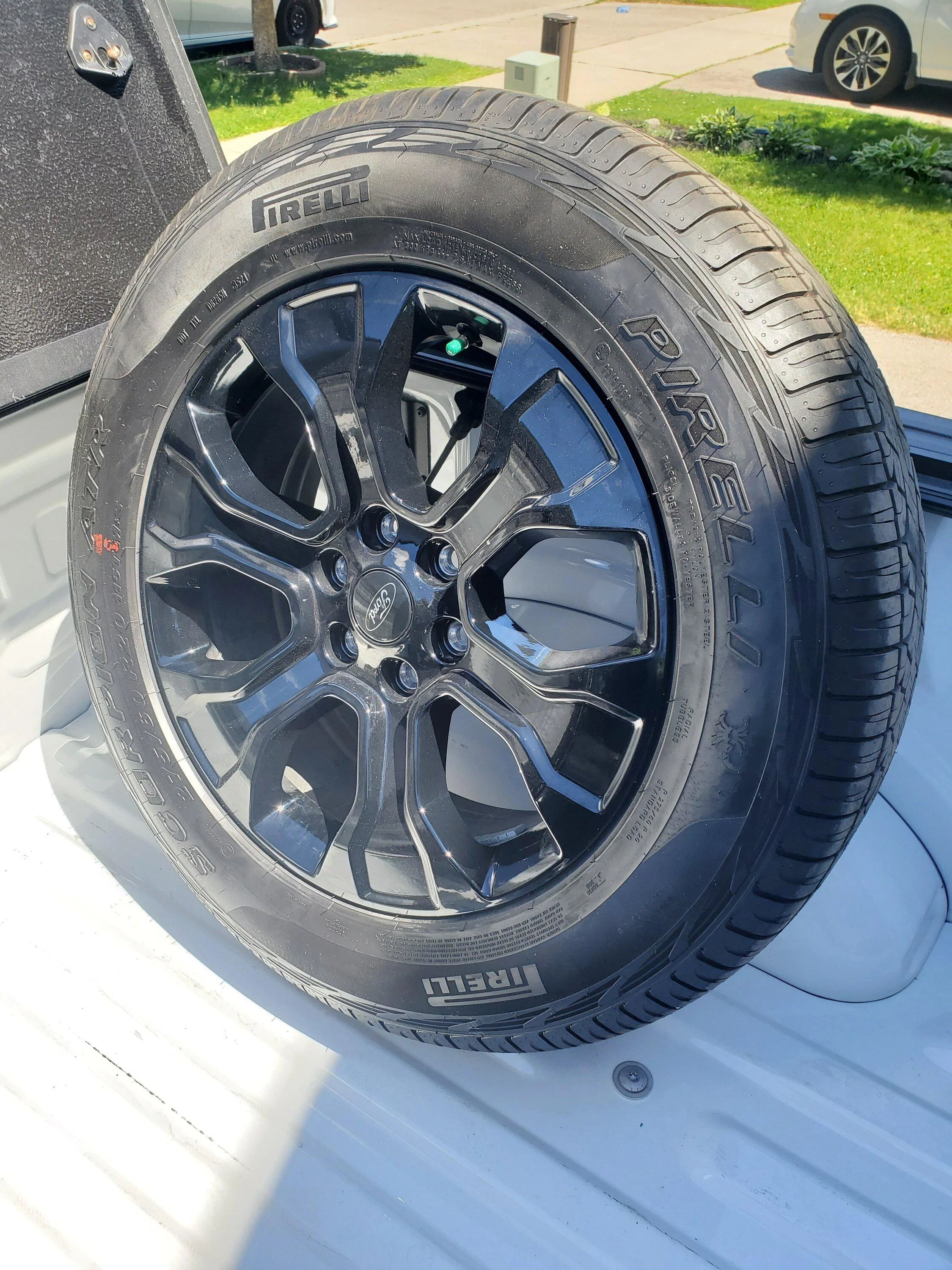 Ford F-150 New 2022 Black Appearance Package wheels + tires 20220617_142940