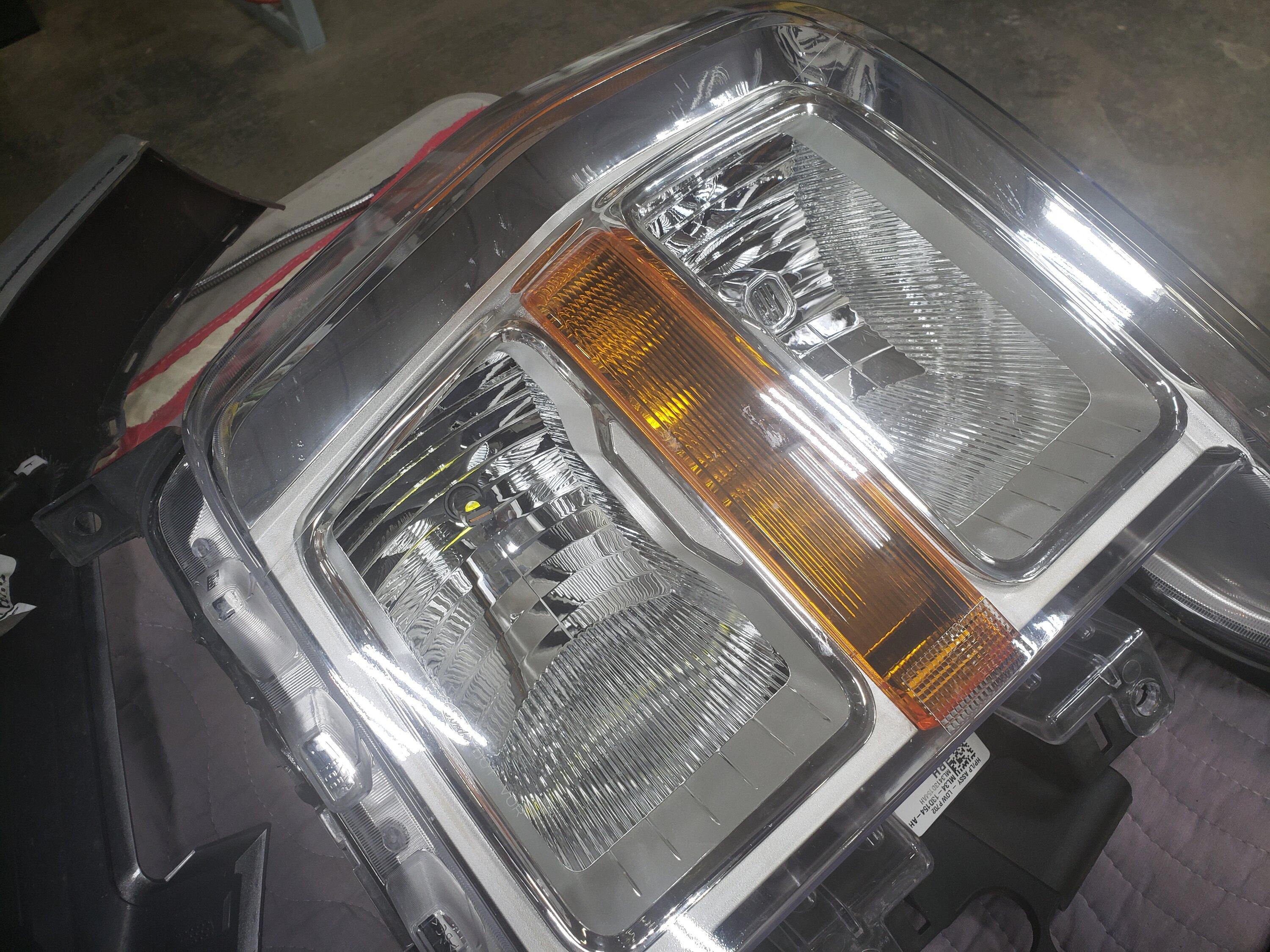 Ford F-150 2021 Halogen headlights with LEDS 20220701_143052