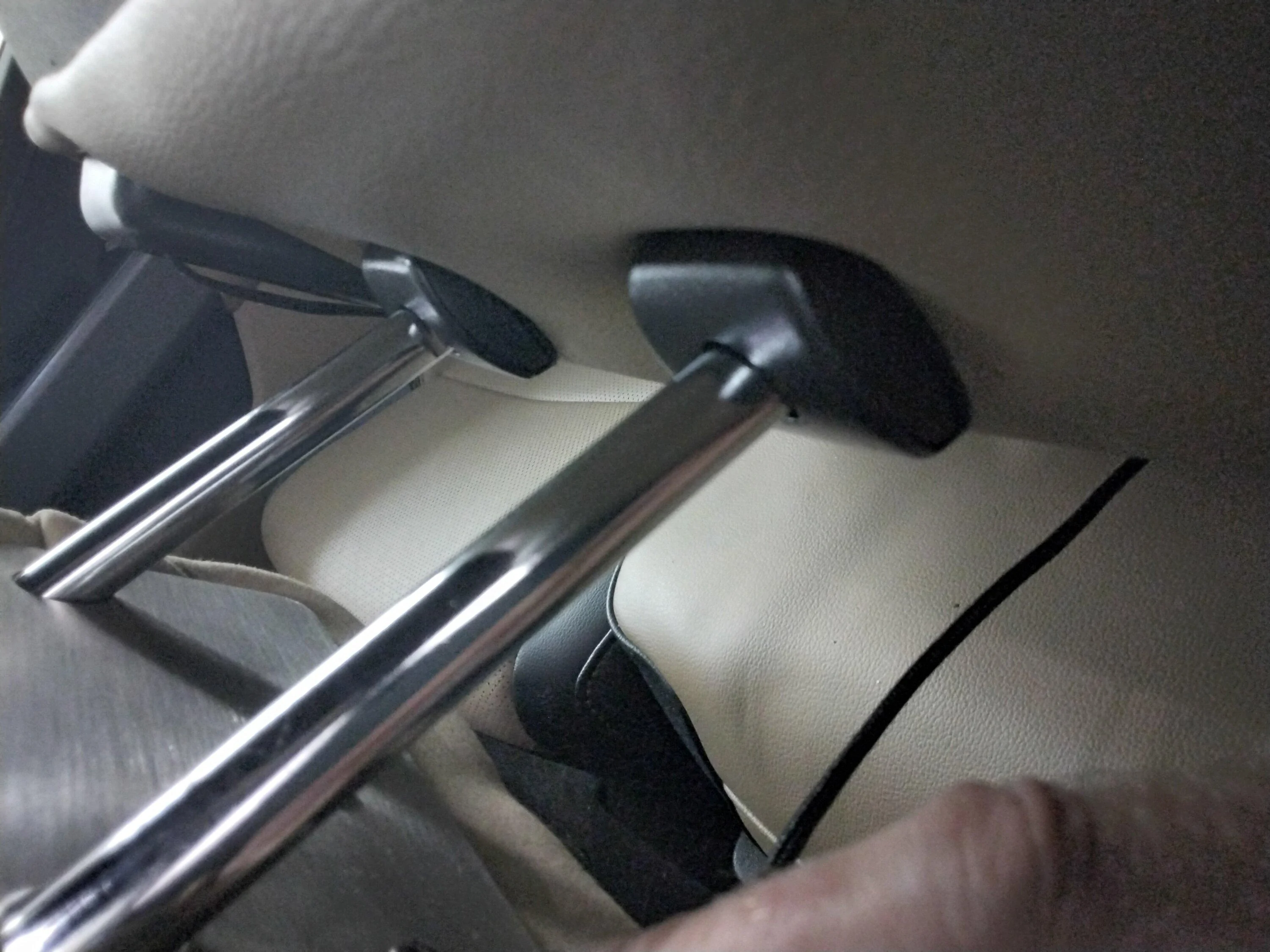 Ford F-150 40/20/40 center headrest 20220815_205459