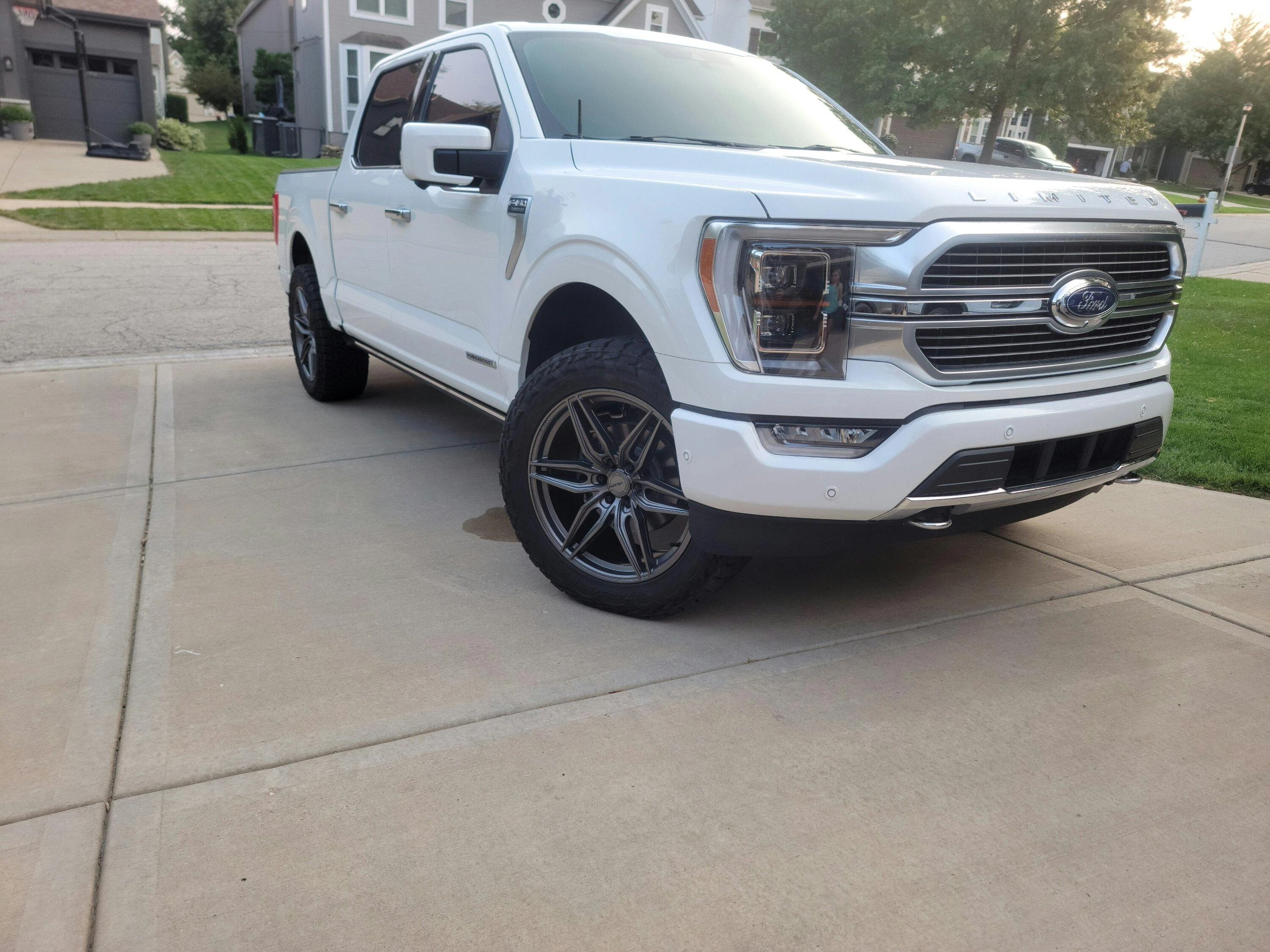 Ford F-150 Velgen's VFF6 Lightweight 22x10 on a PB 20220914_184609