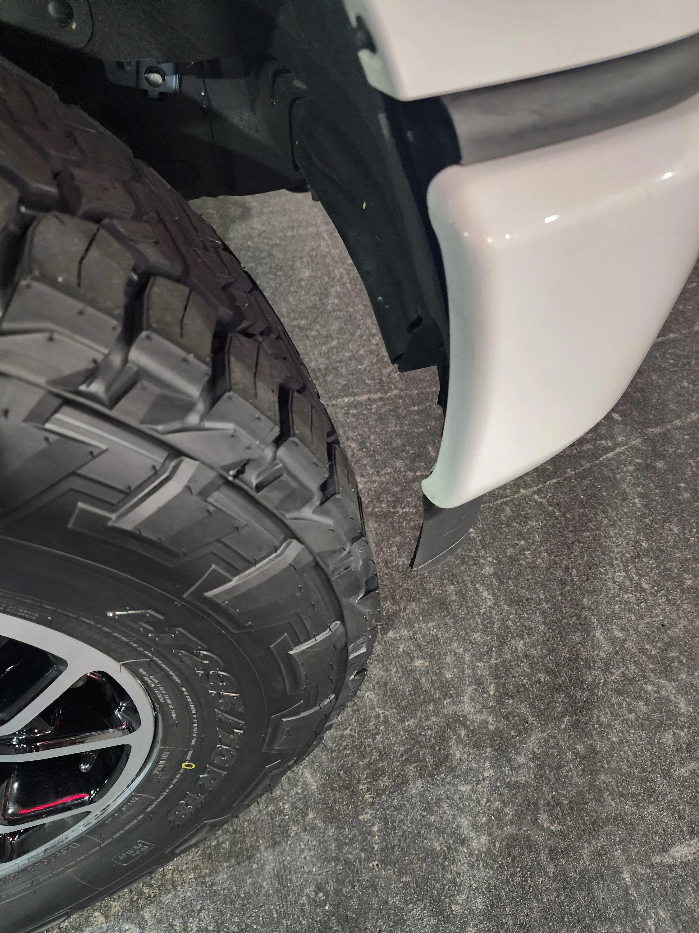 Ford F-150 2022 Powerboost. Wheels, level kit, bed cap. 20221201_175428