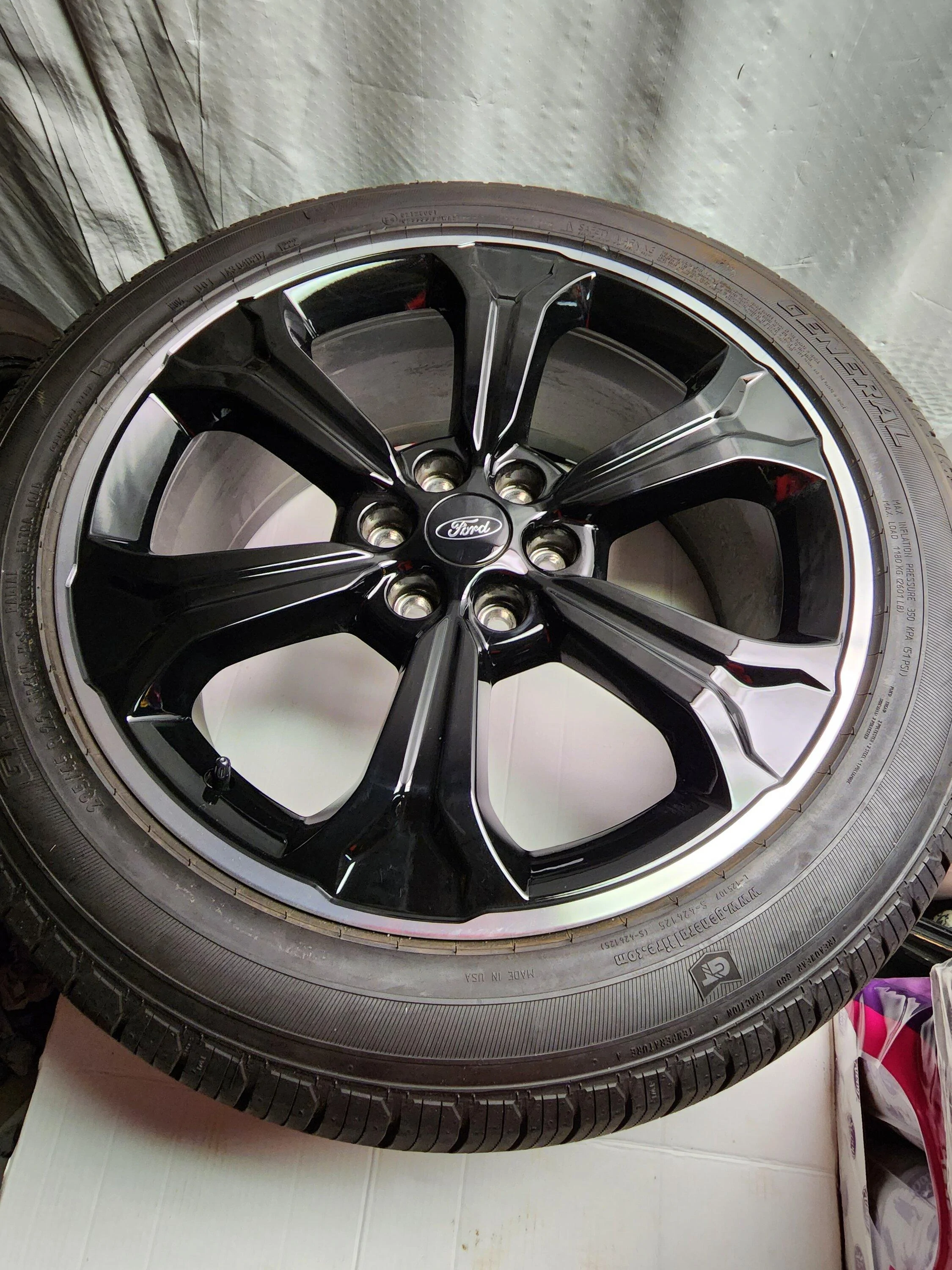 Ford F-150 Expedition wheels on F-150 20221219_172741