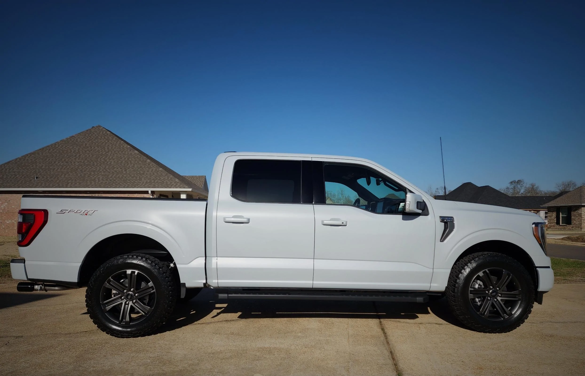 Ford F-150 22 Space White Lariat 4x4 20230112_095238