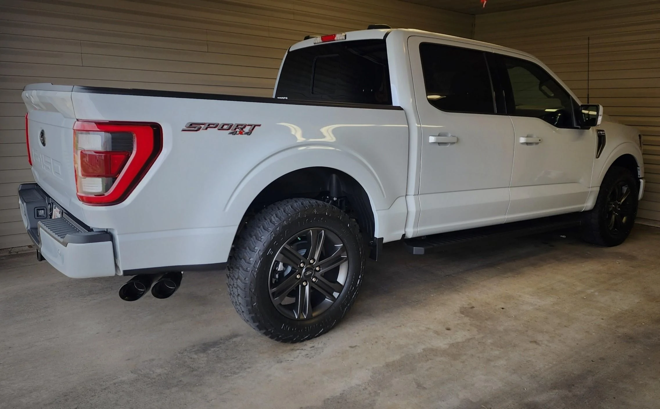 Ford F-150 22 Space White Lariat 4x4 20230222_101513
