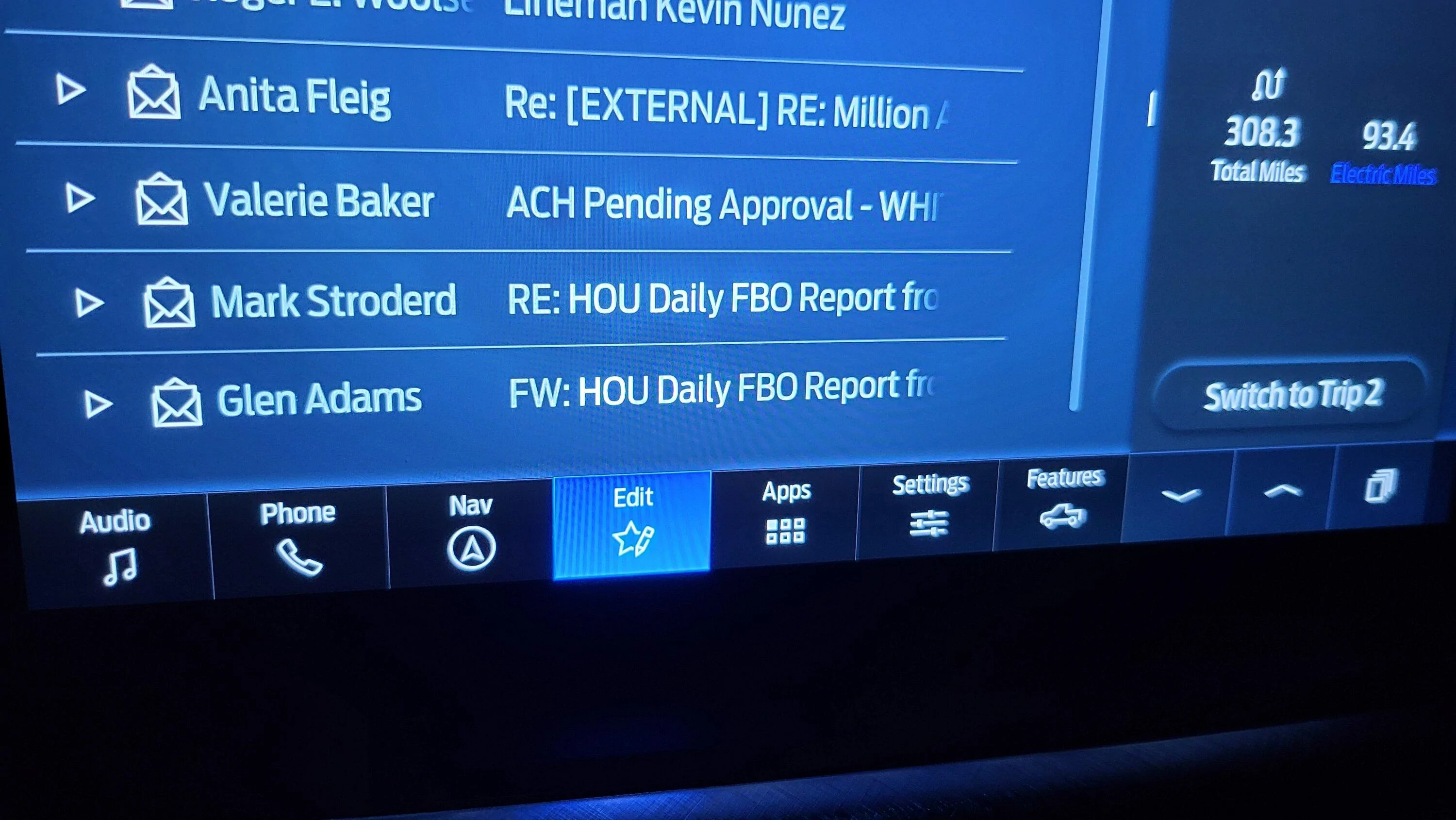 Ford F-150 Phone Holder in Center Console 20230330_212453