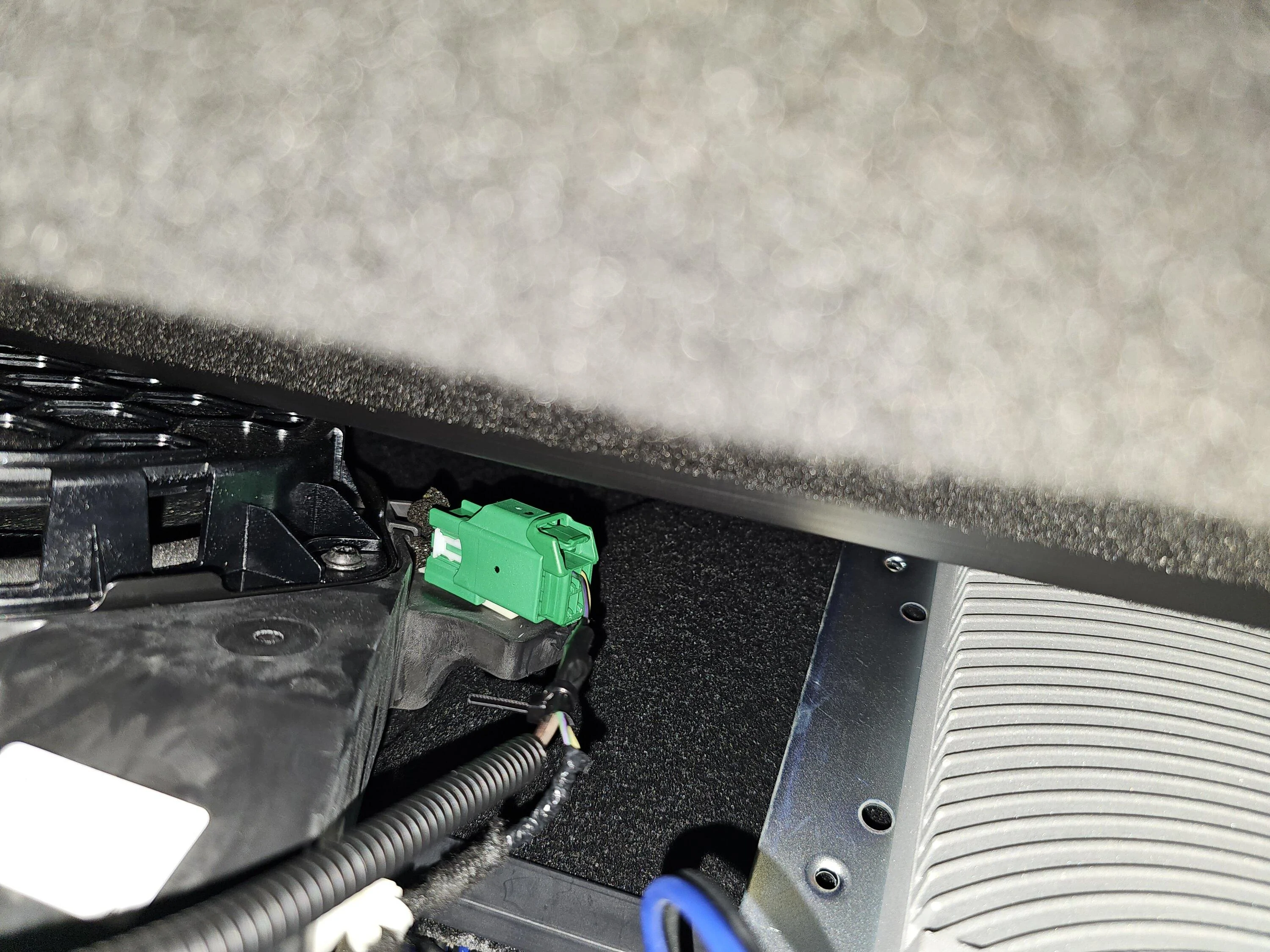 Ford F-150 Adding a Subwoofer for B&O Unleashed 20230920_205000