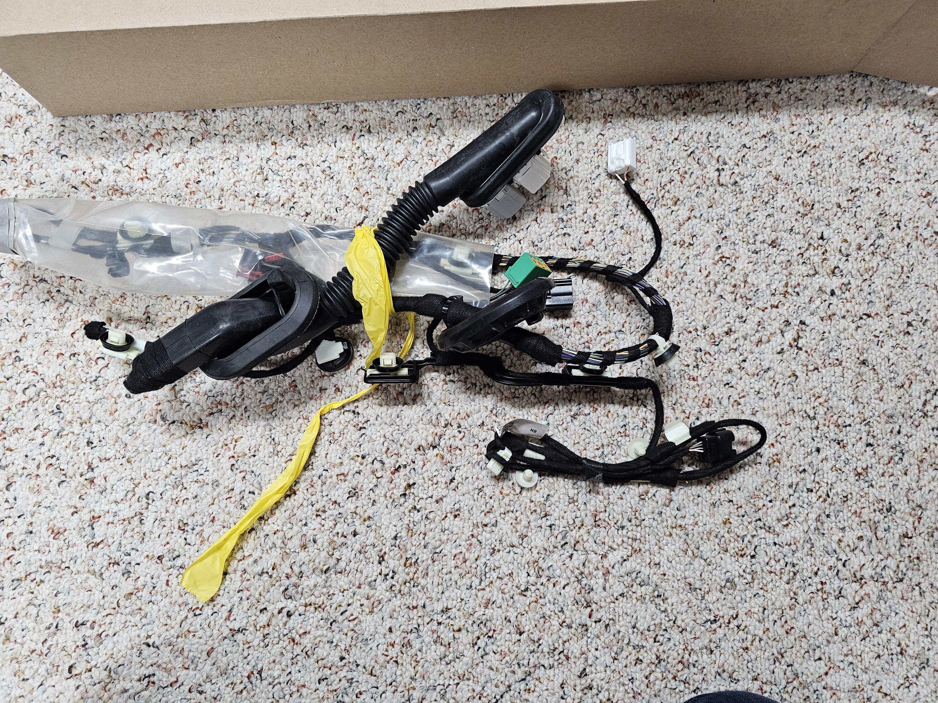 Ford F-150 21+ F150 Door wire harness (driver, pass), SCCM/Clockspring assembly 20231010_223329