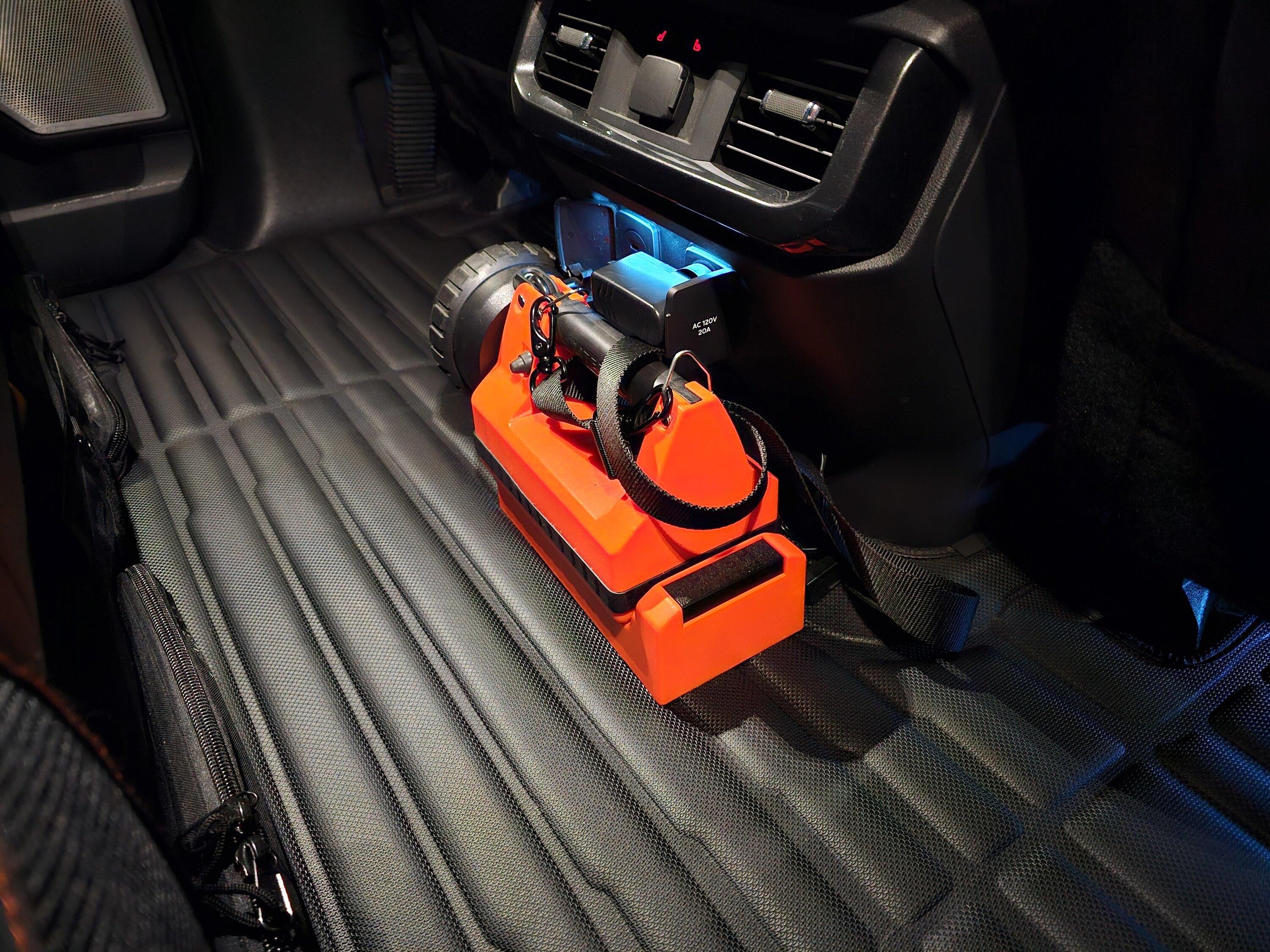 Ford F-150 Flashlight on charger question 20231102_190056