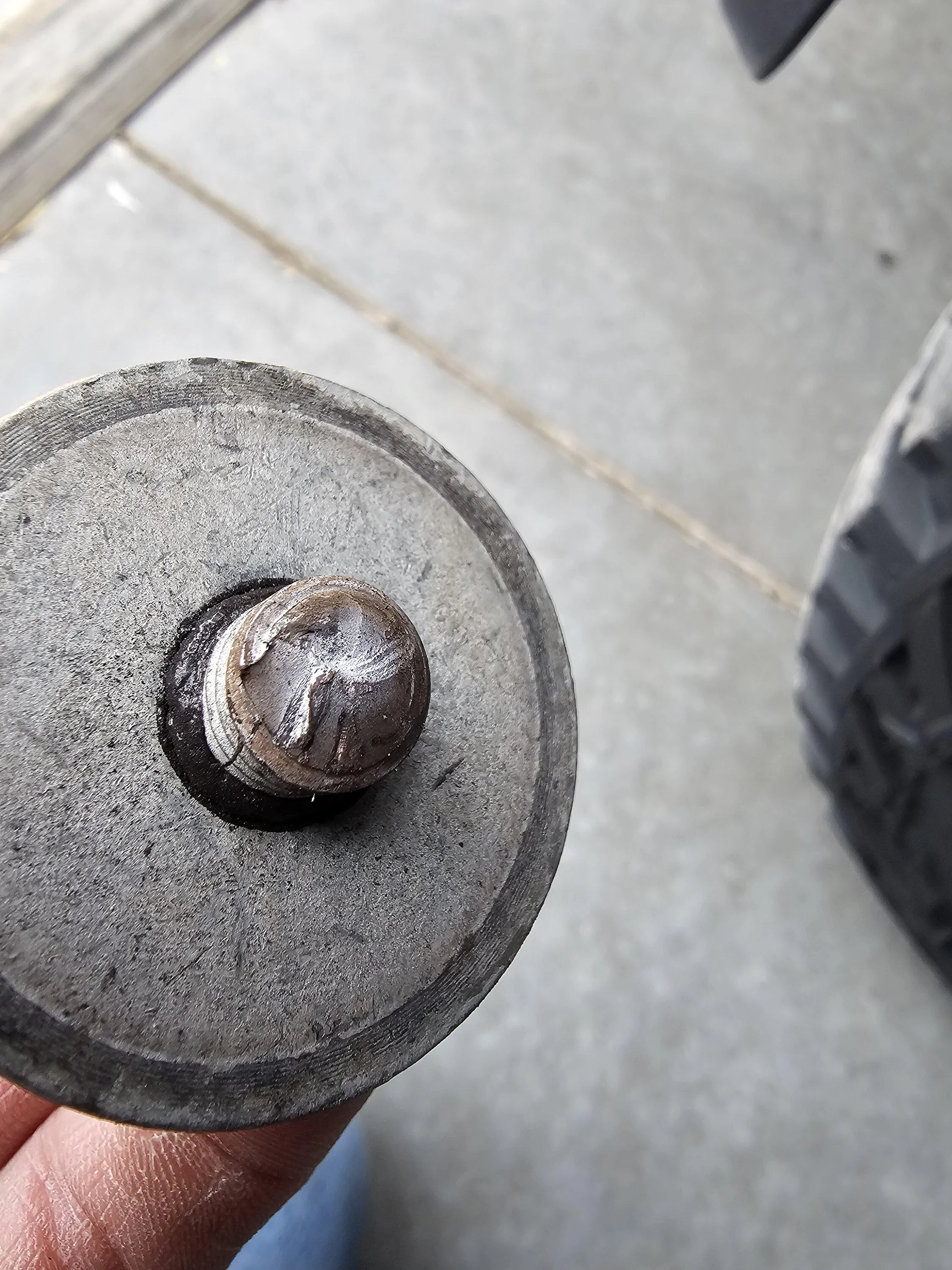 Ford F-150 Another broken Axle bolt 20231216_135958