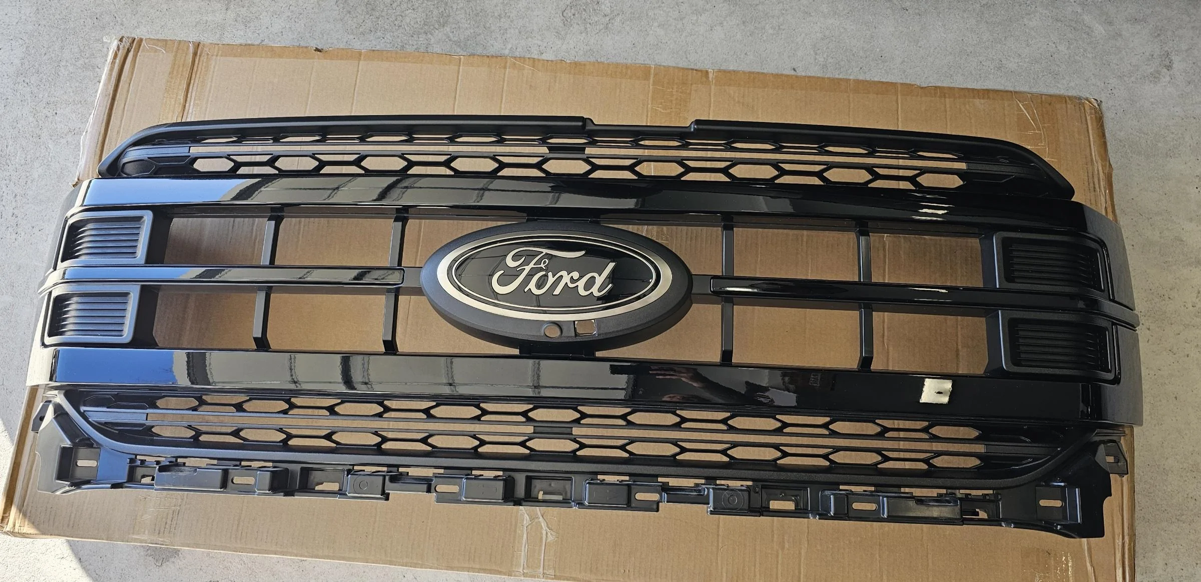 Ford F-150 OEM BLACK APPEARANCE PACKAGE GRILLE 20240219_155909