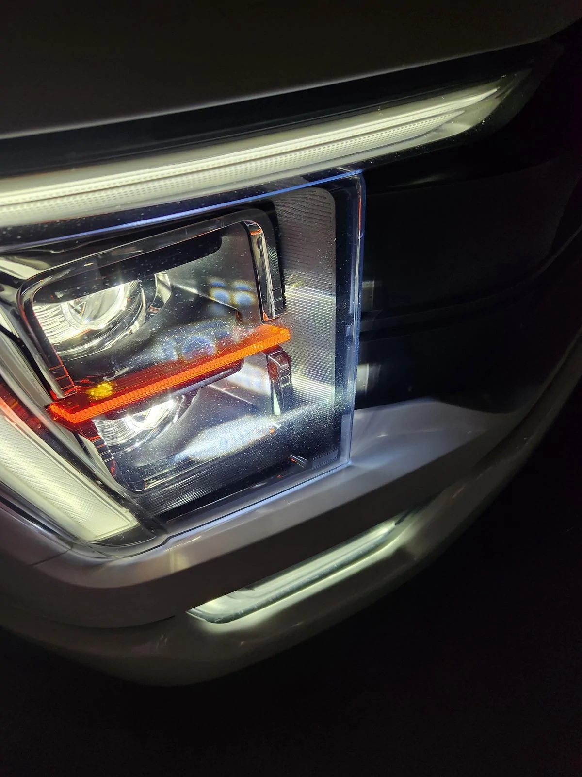 Ford F-150 21-23 F150 HEADLIGHT Scuffs / Spots ... Normal? 20240329_225945