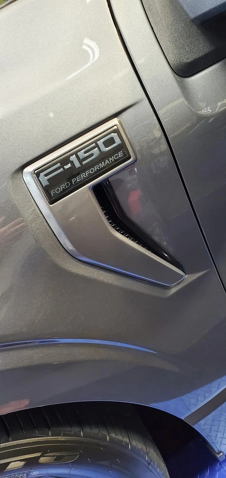 Ford F-150 CARBONIZED GRAY F-150 (2021+) Club 20240501_141849