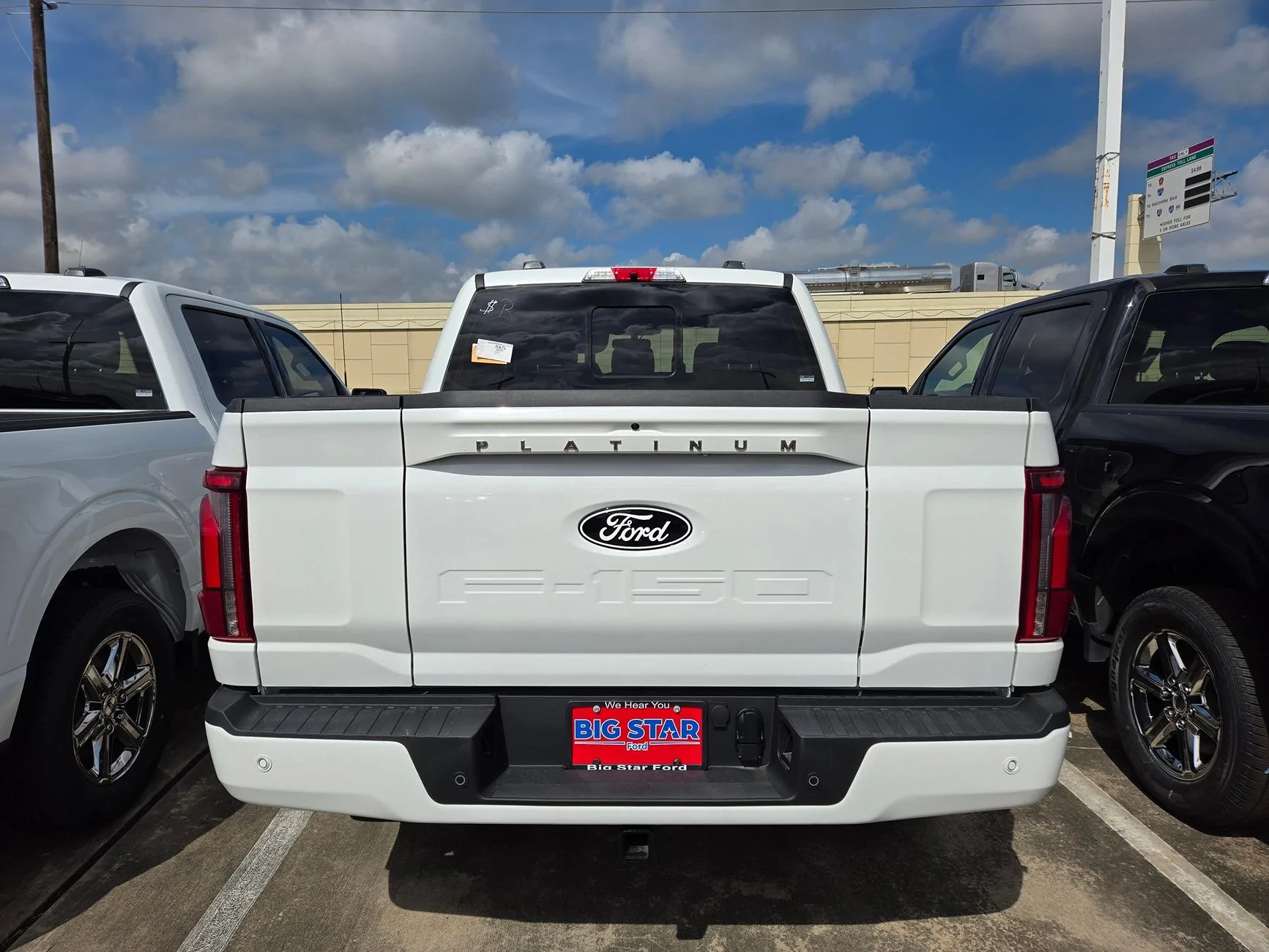 Ford F-150 2024 Platinum / tailgate lettering 20240828_103837