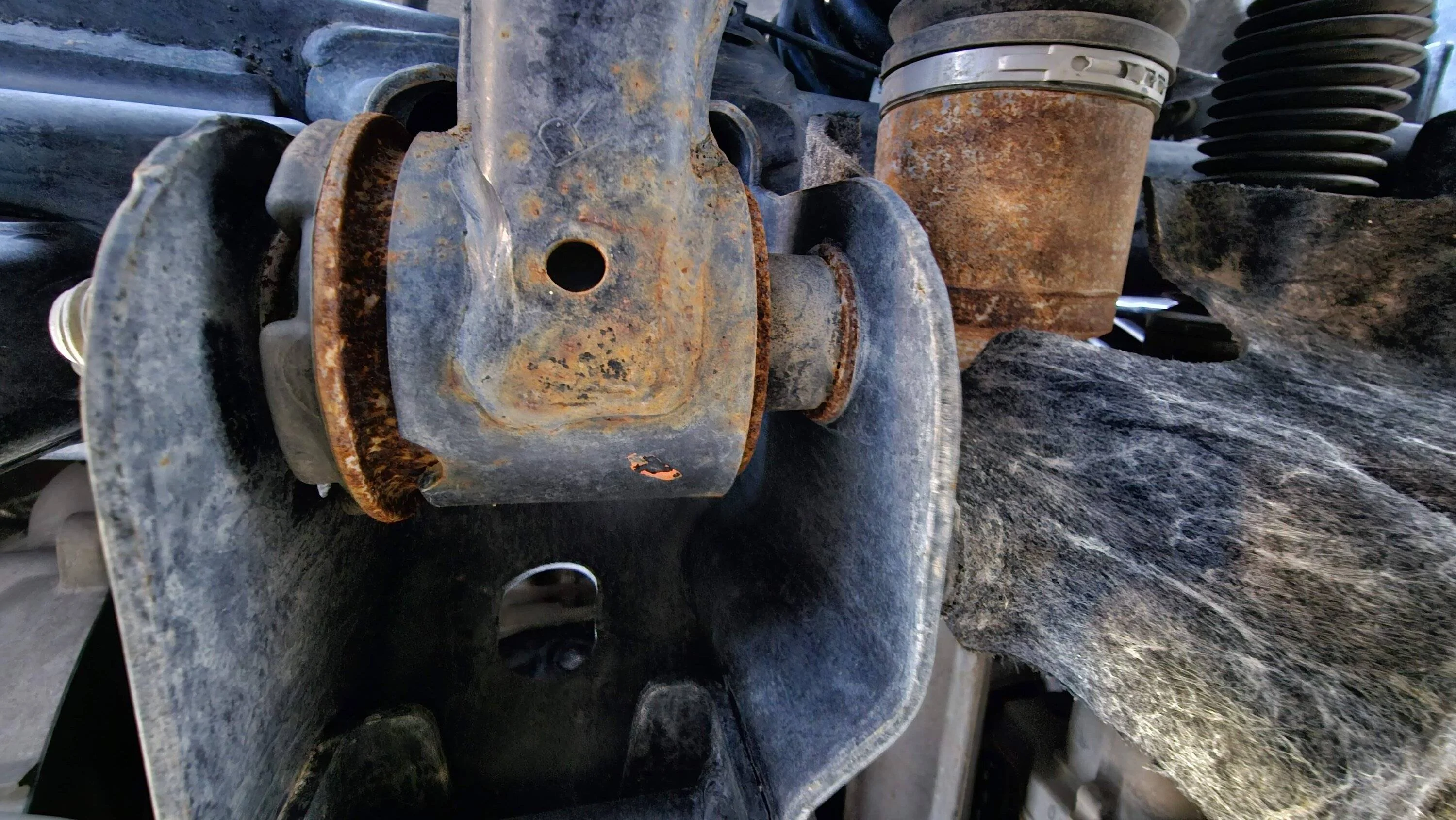 Ford F-150 2022 Underbody Corrosion 20241006_165222