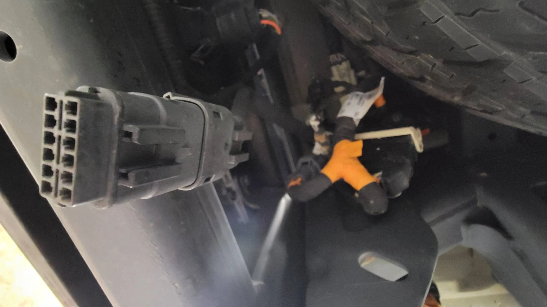 Ford F-150 Anyone know what this is?  (Exterior plug) 20241029_140928