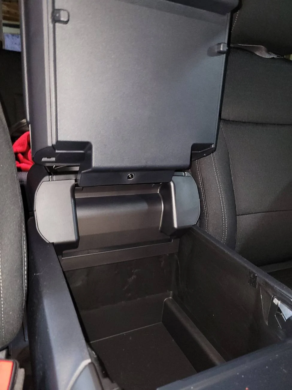 Ford F-150 Work Surface Console won't stay open after "Penny trick" 20241224_070932