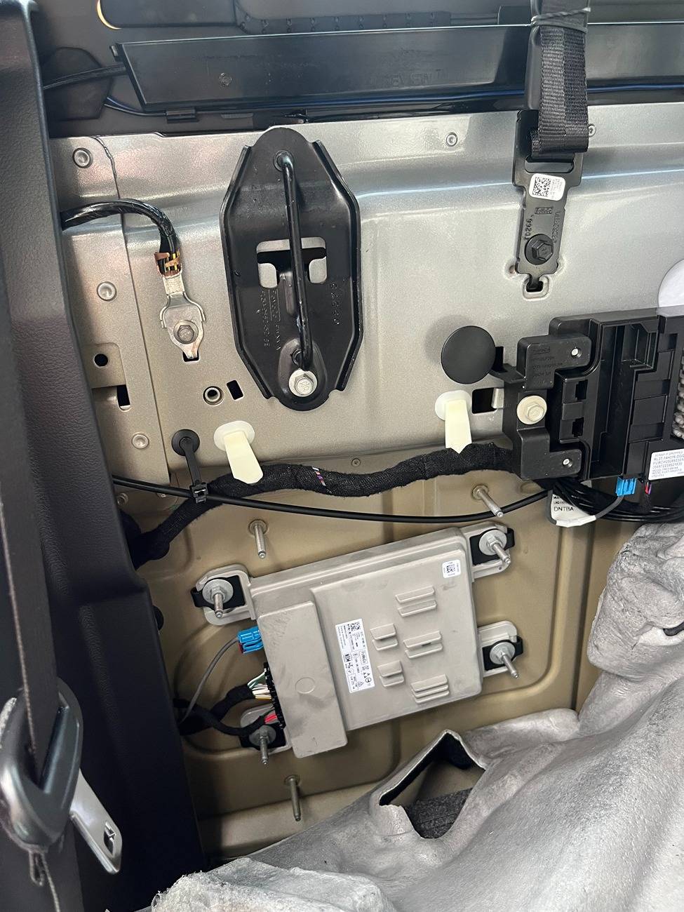 Ford F-150 Where is this "pass through" from cab to bed for the Starkey bed light kit? 2025 f150