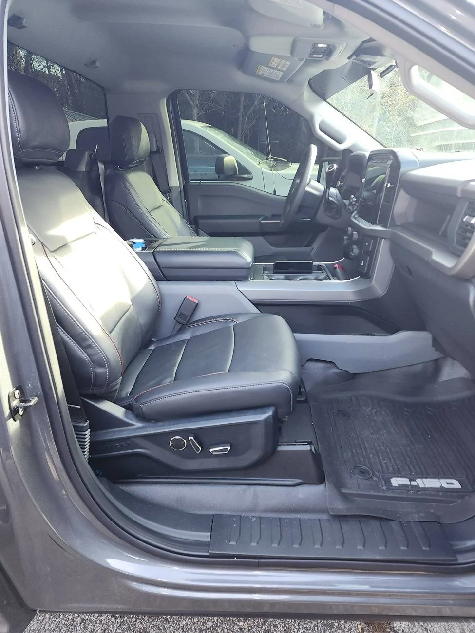Ford F-150 2024 RCSB - added Power Seats and Leather Takeoff's 20250202_093157